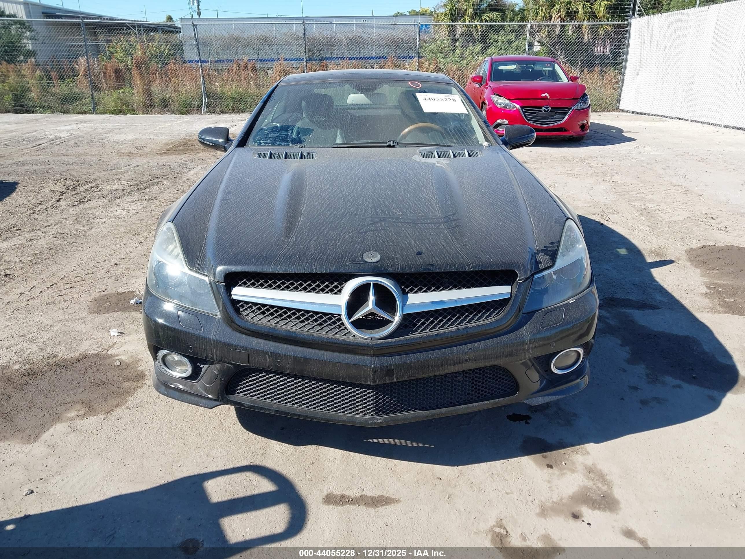 2009 Mercedes-benz Sl 550   Black vin: WDBSK71F09F149810