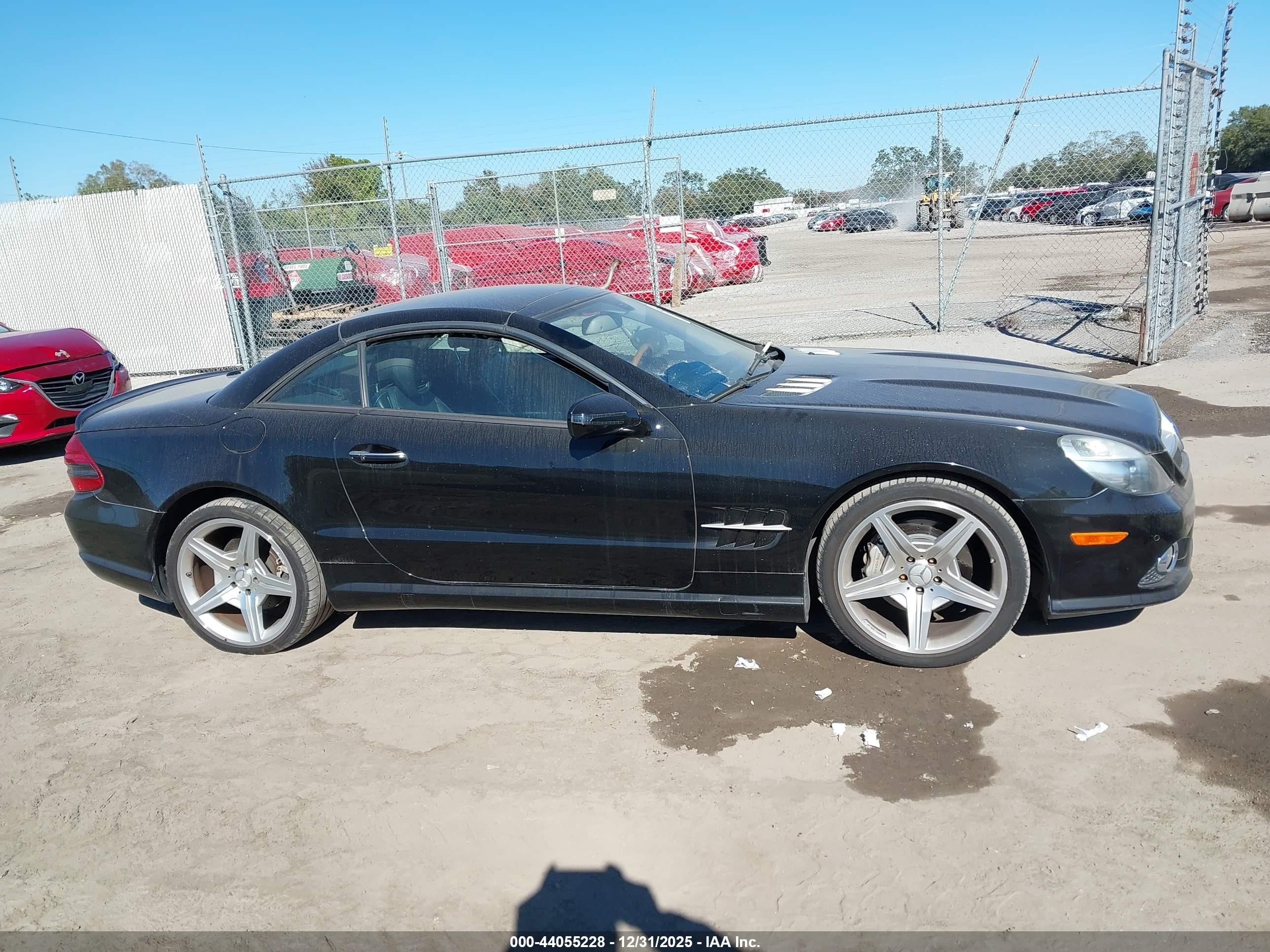 2009 Mercedes-benz Sl 550   Black vin: WDBSK71F09F149810