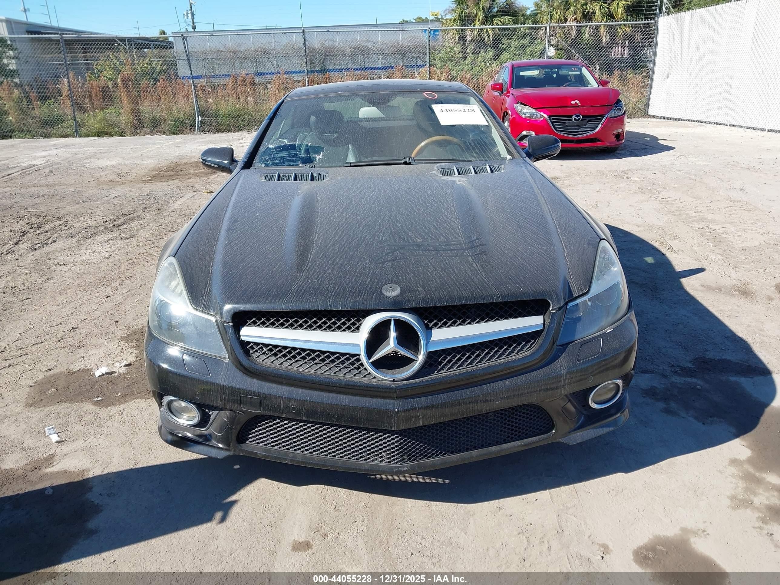 2009 Mercedes-benz Sl 550   Black vin: WDBSK71F09F149810