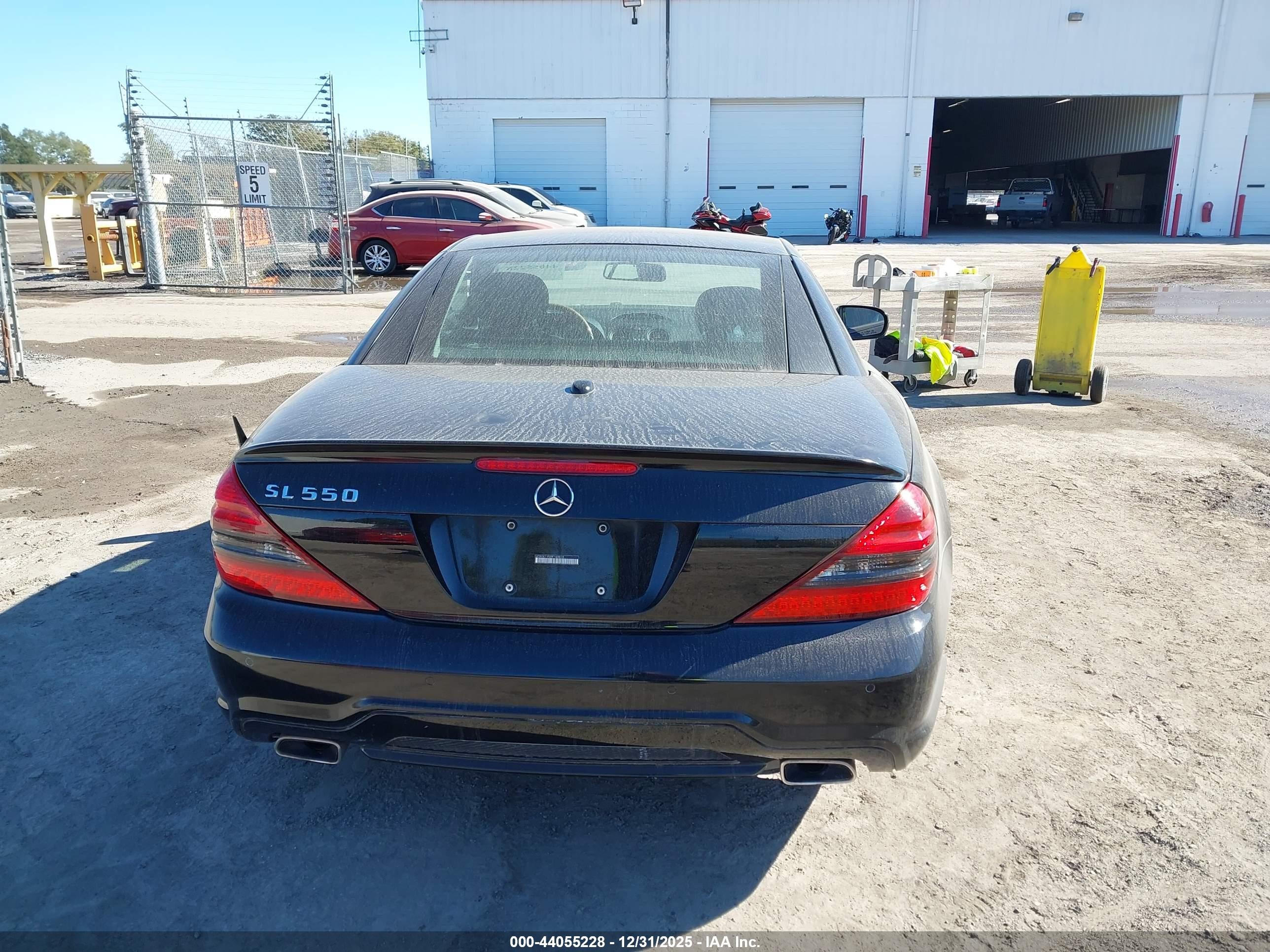 2009 Mercedes-benz Sl 550   Black vin: WDBSK71F09F149810