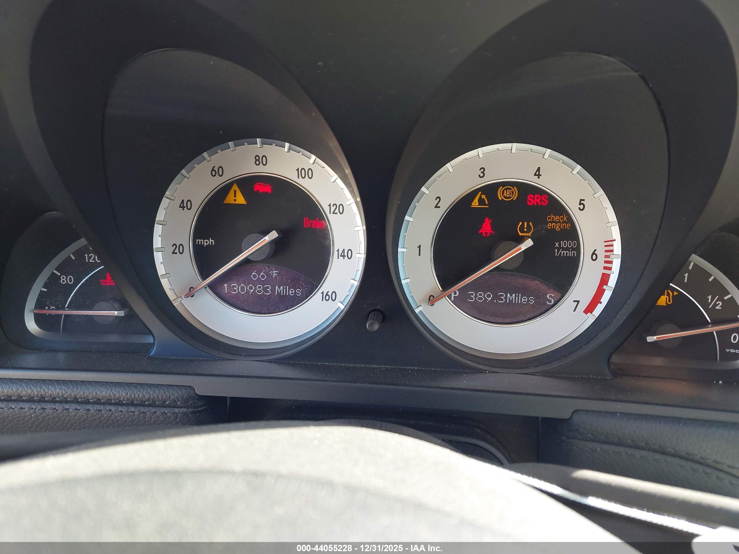 2009 Mercedes-benz Sl 550   Black vin: WDBSK71F09F149810