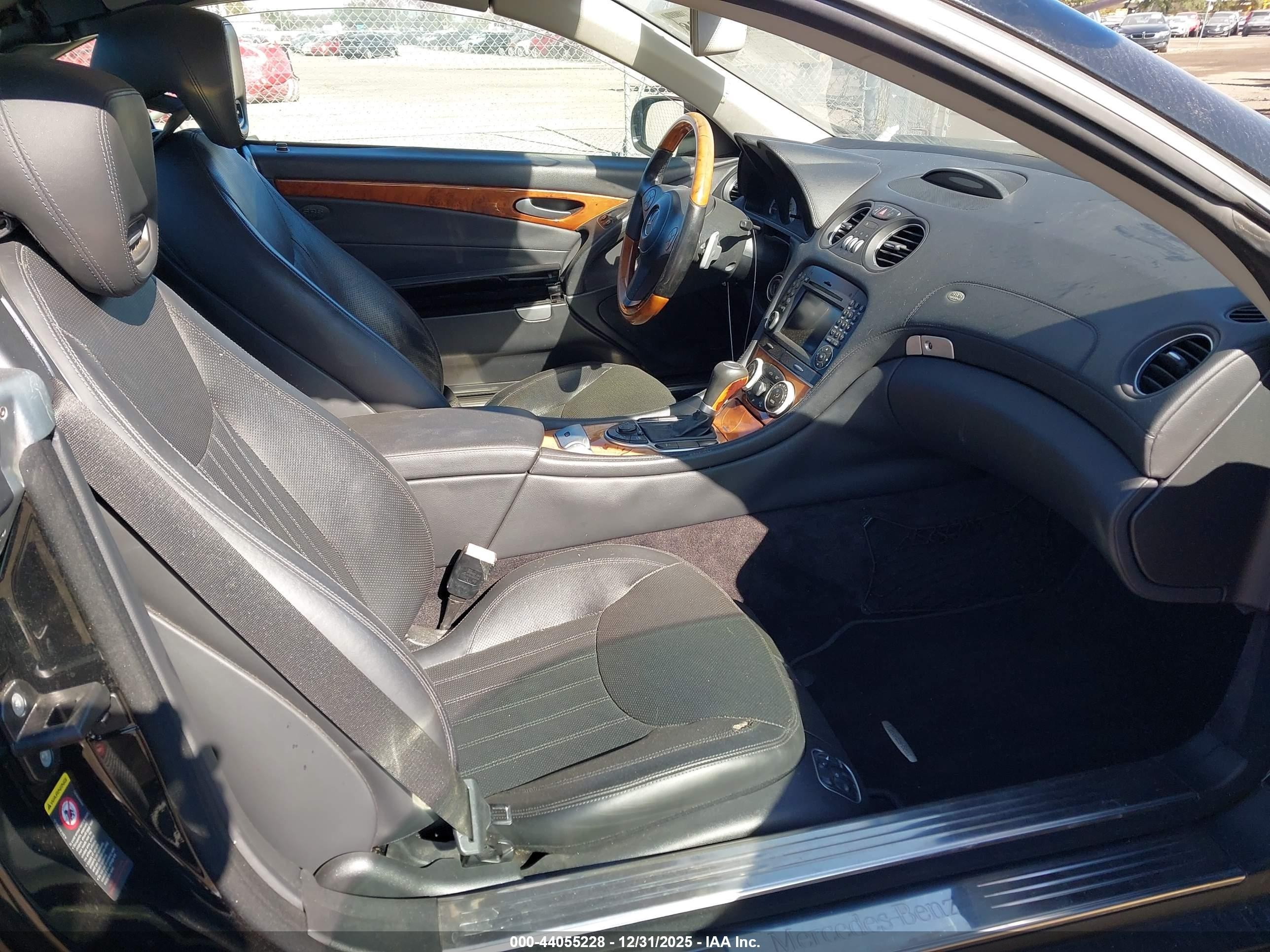 2009 Mercedes-benz Sl 550   Black vin: WDBSK71F09F149810