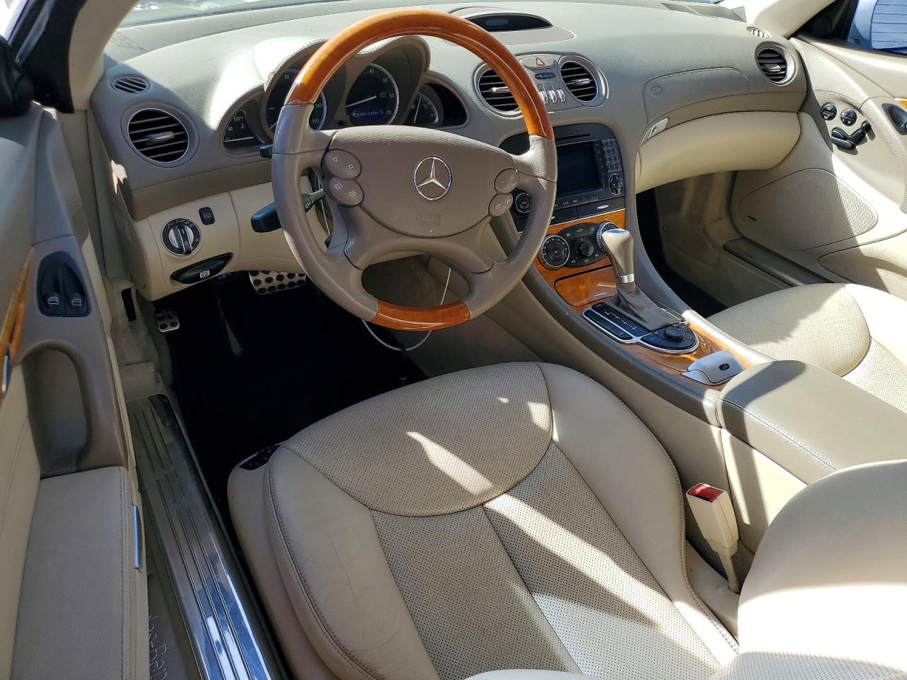 2007 Mercedes-benz Sl 550 White vin: WDBSK71F17F120541