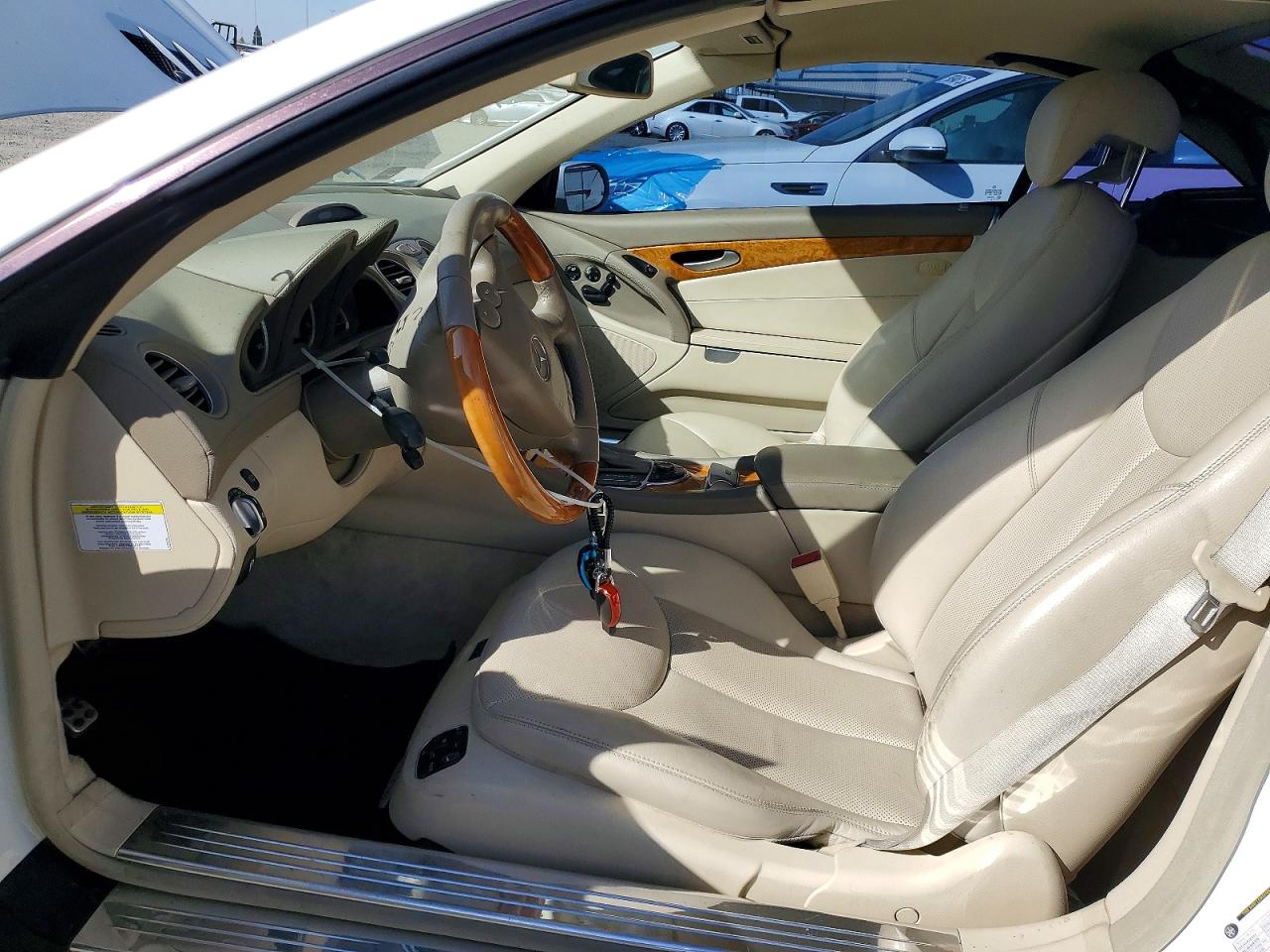 2007 Mercedes-benz Sl 550 White vin: WDBSK71F17F120541
