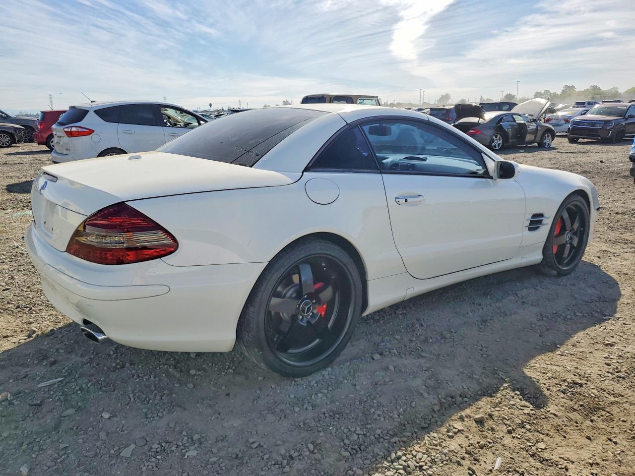 2007 Mercedes-benz Sl 550 White vin: WDBSK71F17F120541