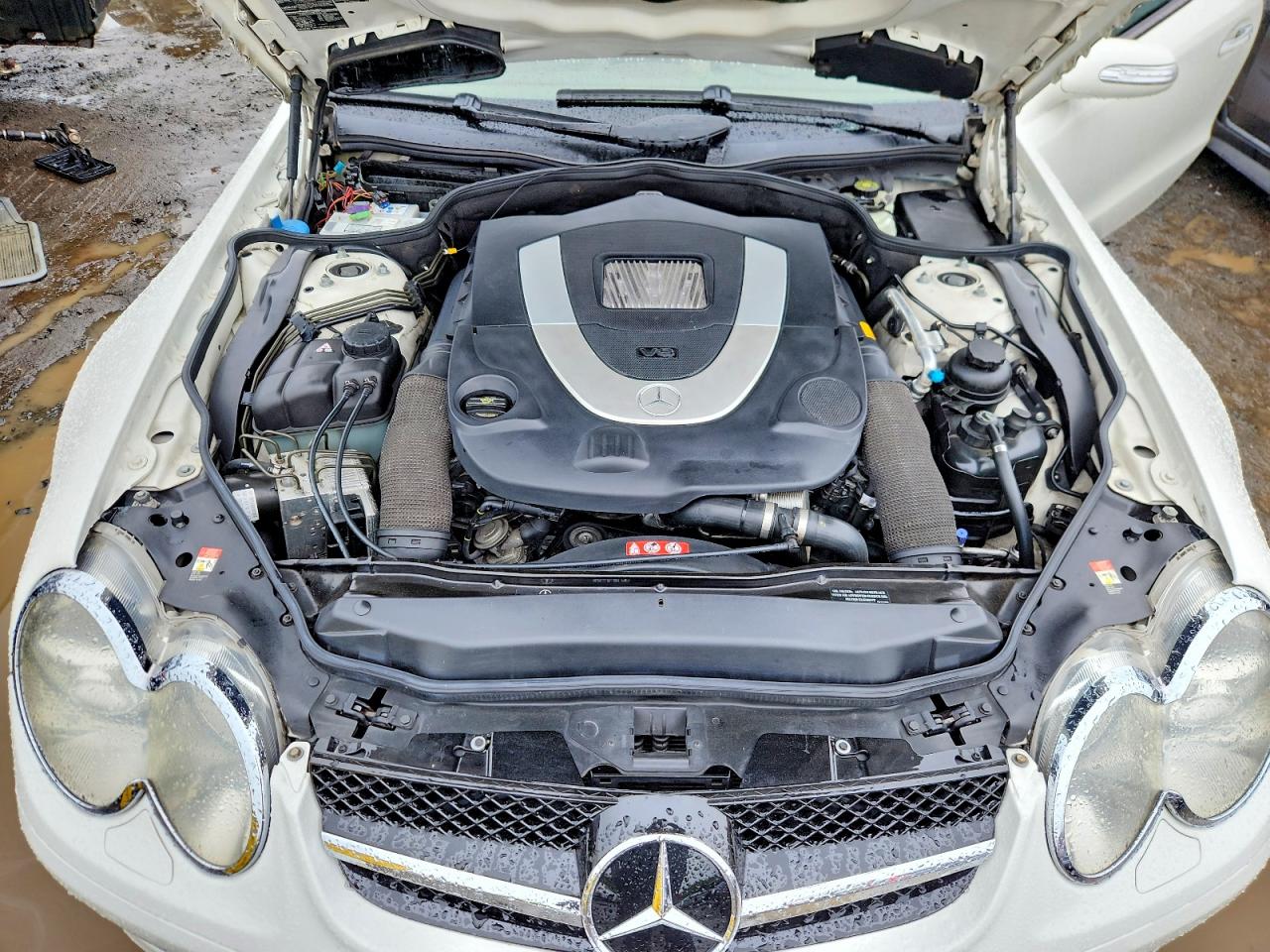 2007 Mercedes-benz Sl 550 White vin: WDBSK71F17F121608