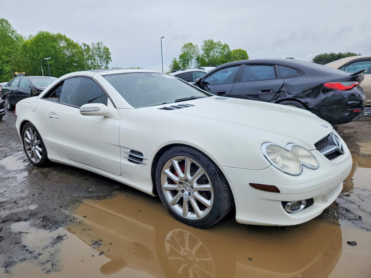 2007 Mercedes-benz Sl 550 White vin: WDBSK71F17F121608