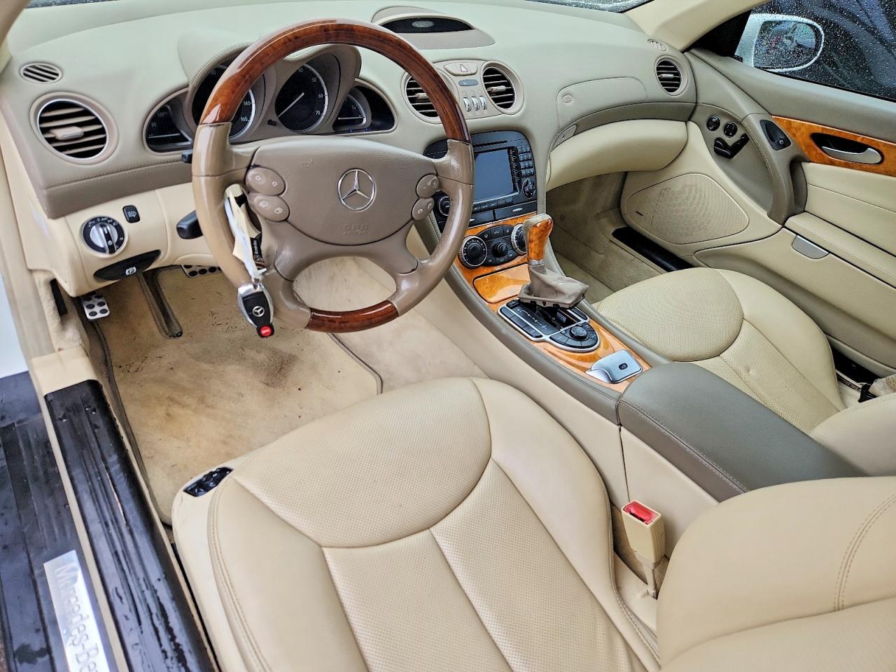 2007 Mercedes-benz Sl 550 White vin: WDBSK71F17F121608