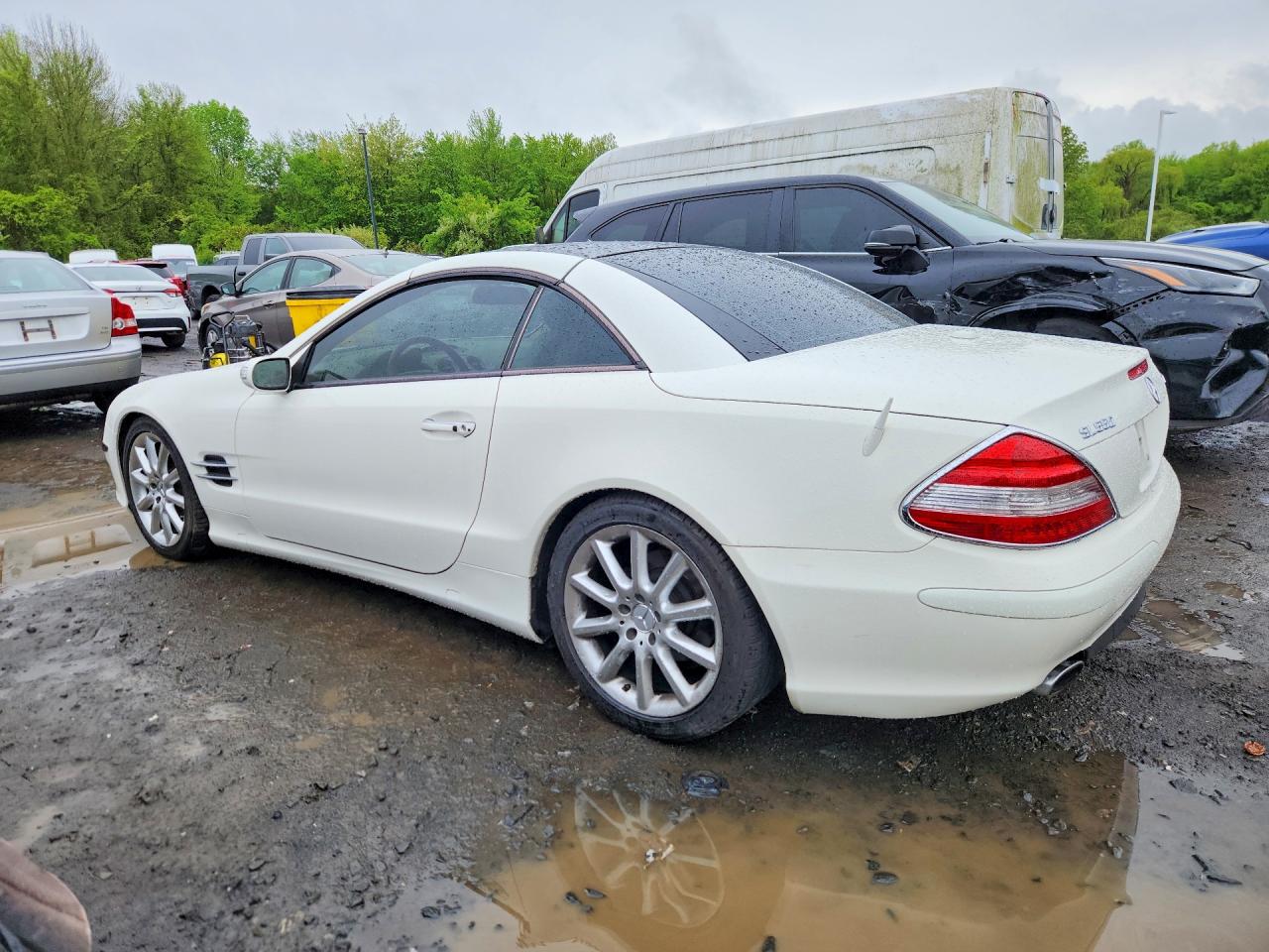 2007 Mercedes-benz Sl 550 White vin: WDBSK71F17F121608