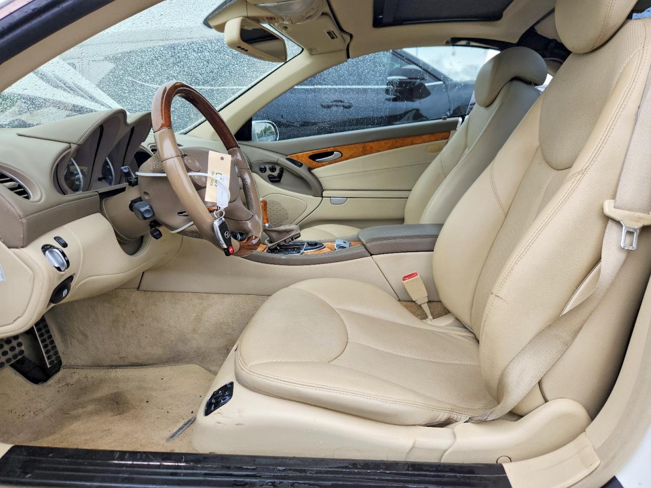 2007 Mercedes-benz Sl 550 White vin: WDBSK71F17F121608