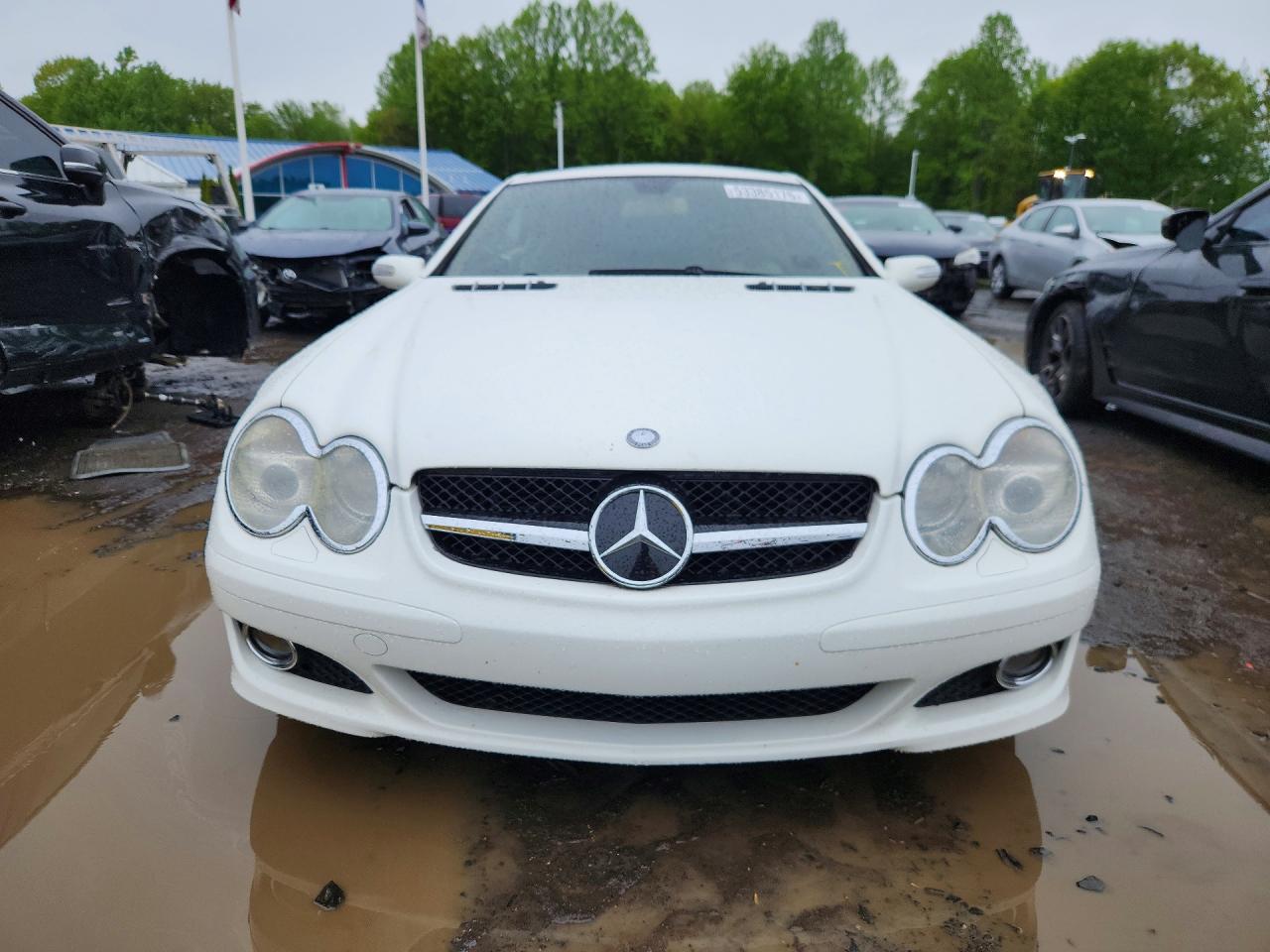 2007 Mercedes-benz Sl 550 White vin: WDBSK71F17F121608