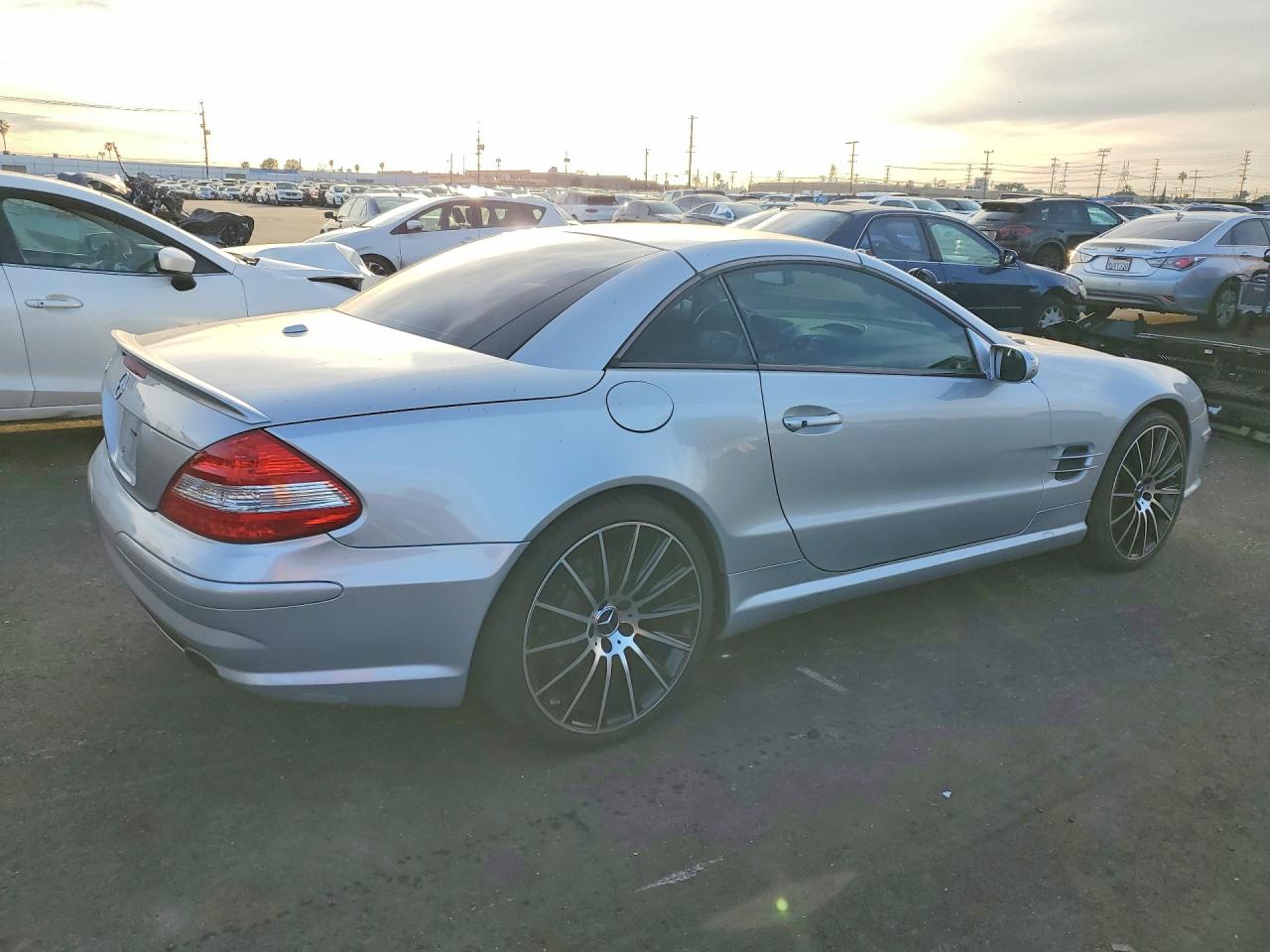 2007 Mercedes-benz Sl 550 Silver vin: WDBSK71F17F127683