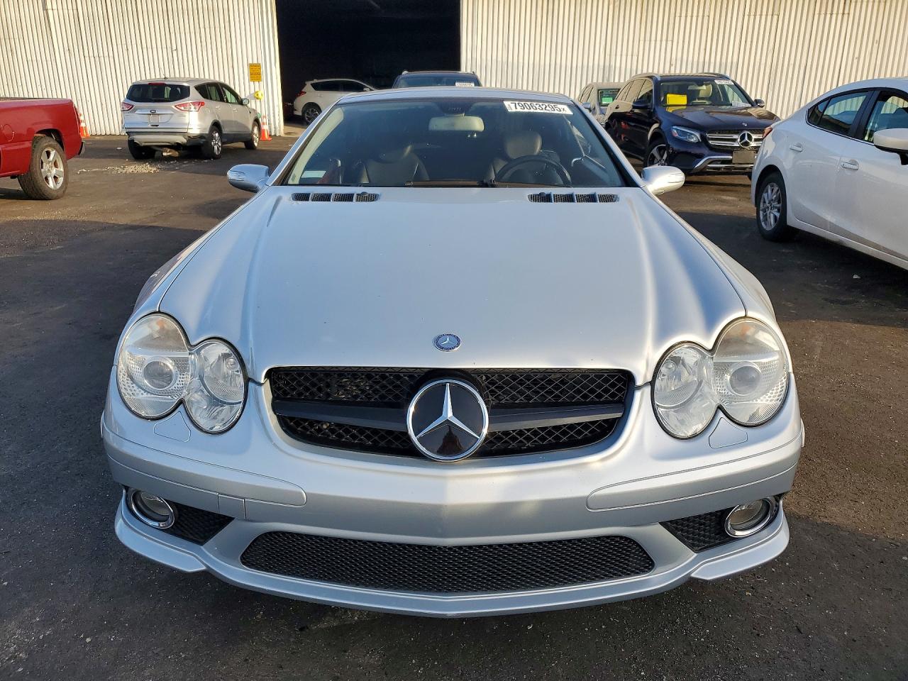 2007 Mercedes-benz Sl 550 Silver vin: WDBSK71F17F127683