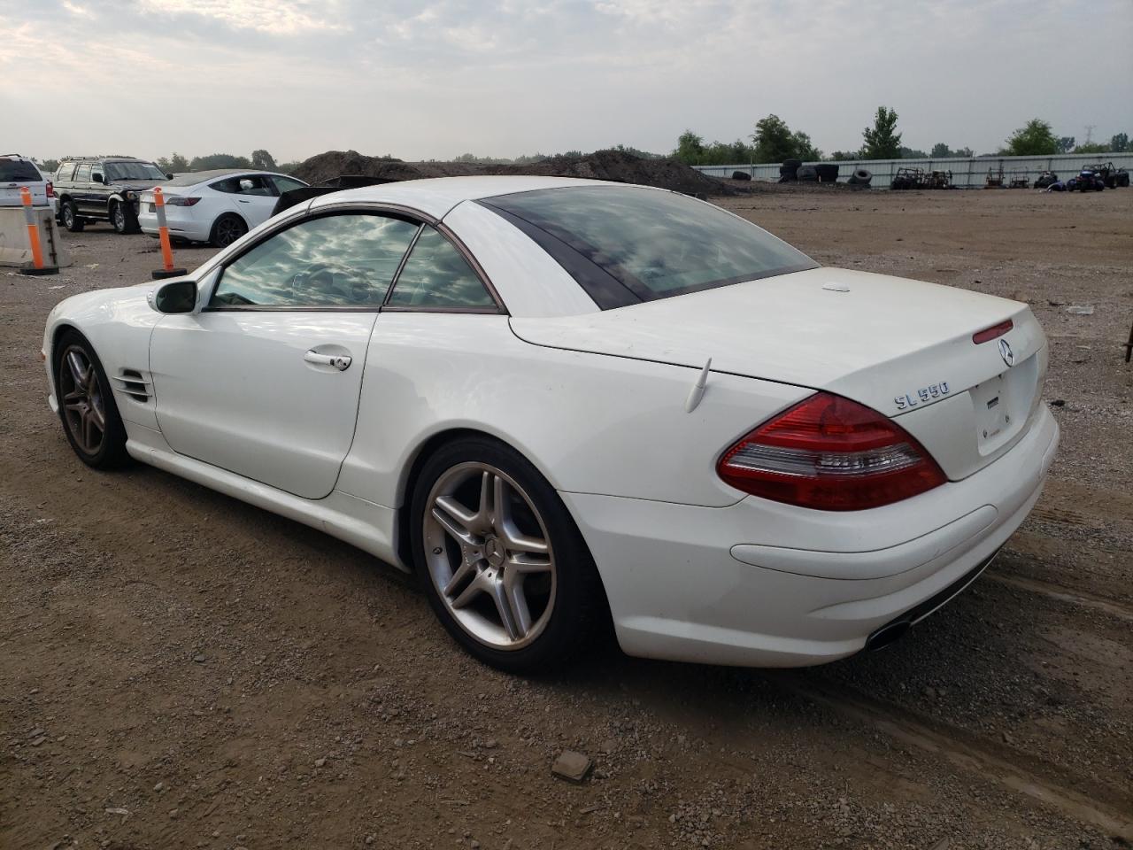2007 Mercedes-benz Sl 550 White vin: WDBSK71F17F135878