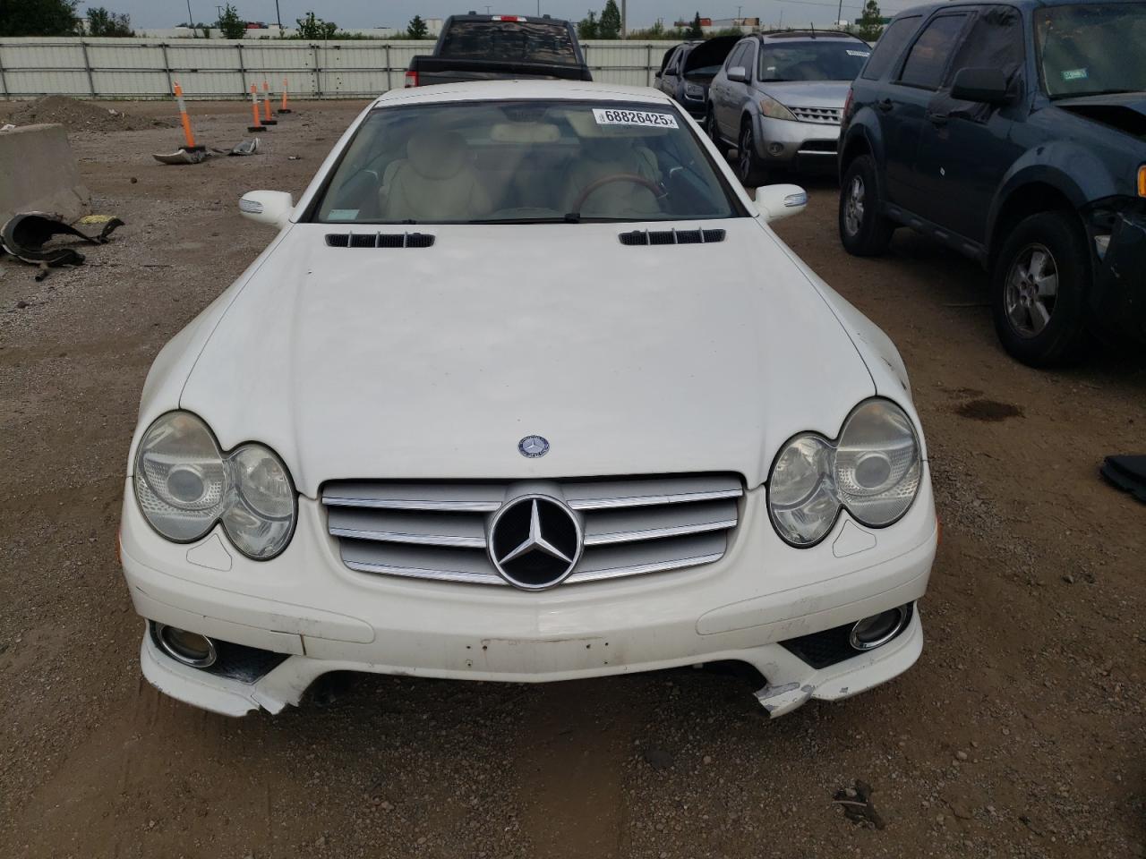 2007 Mercedes-benz Sl 550 White vin: WDBSK71F17F135878