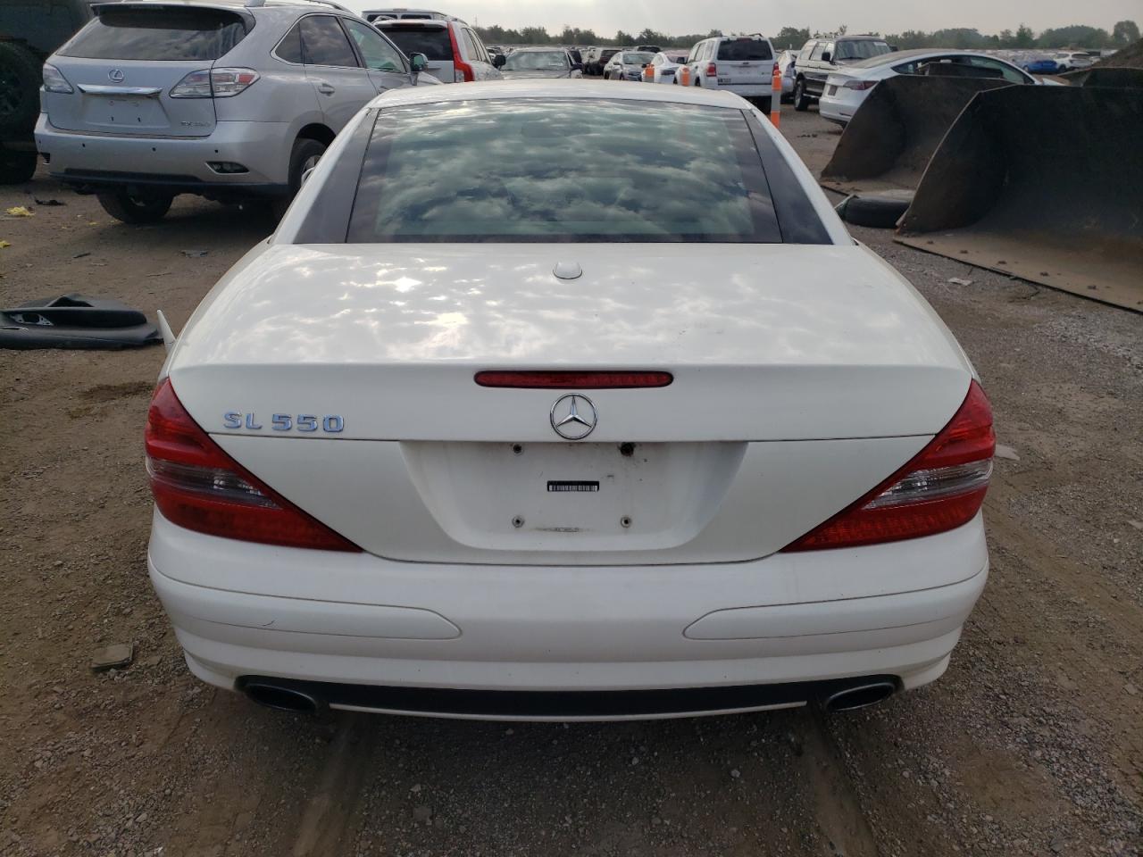 2007 Mercedes-benz Sl 550 White vin: WDBSK71F17F135878