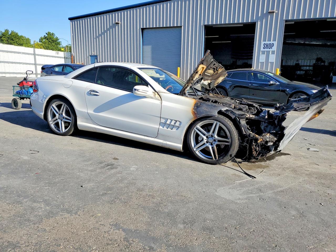 2009 Mercedes-benz Sl 550 White vin: WDBSK71F19F143160