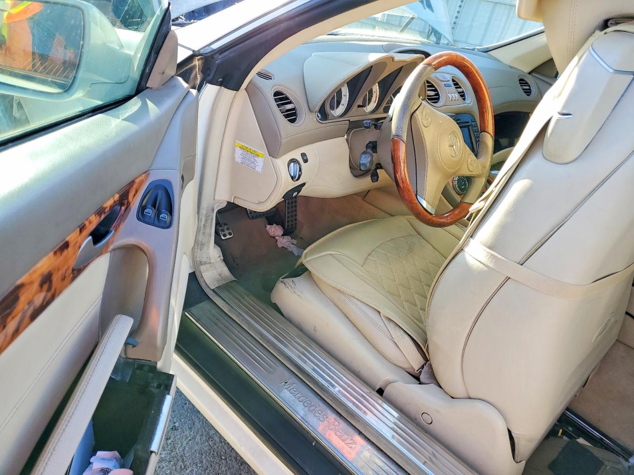 2009 Mercedes-benz Sl 550 White vin: WDBSK71F19F143160