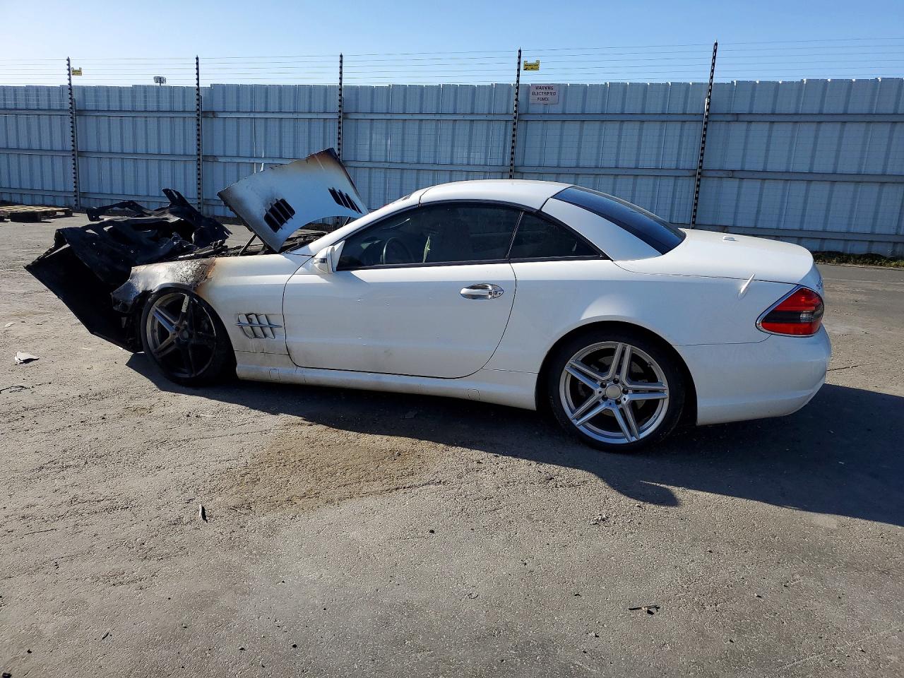 2009 Mercedes-benz Sl 550 White vin: WDBSK71F19F143160