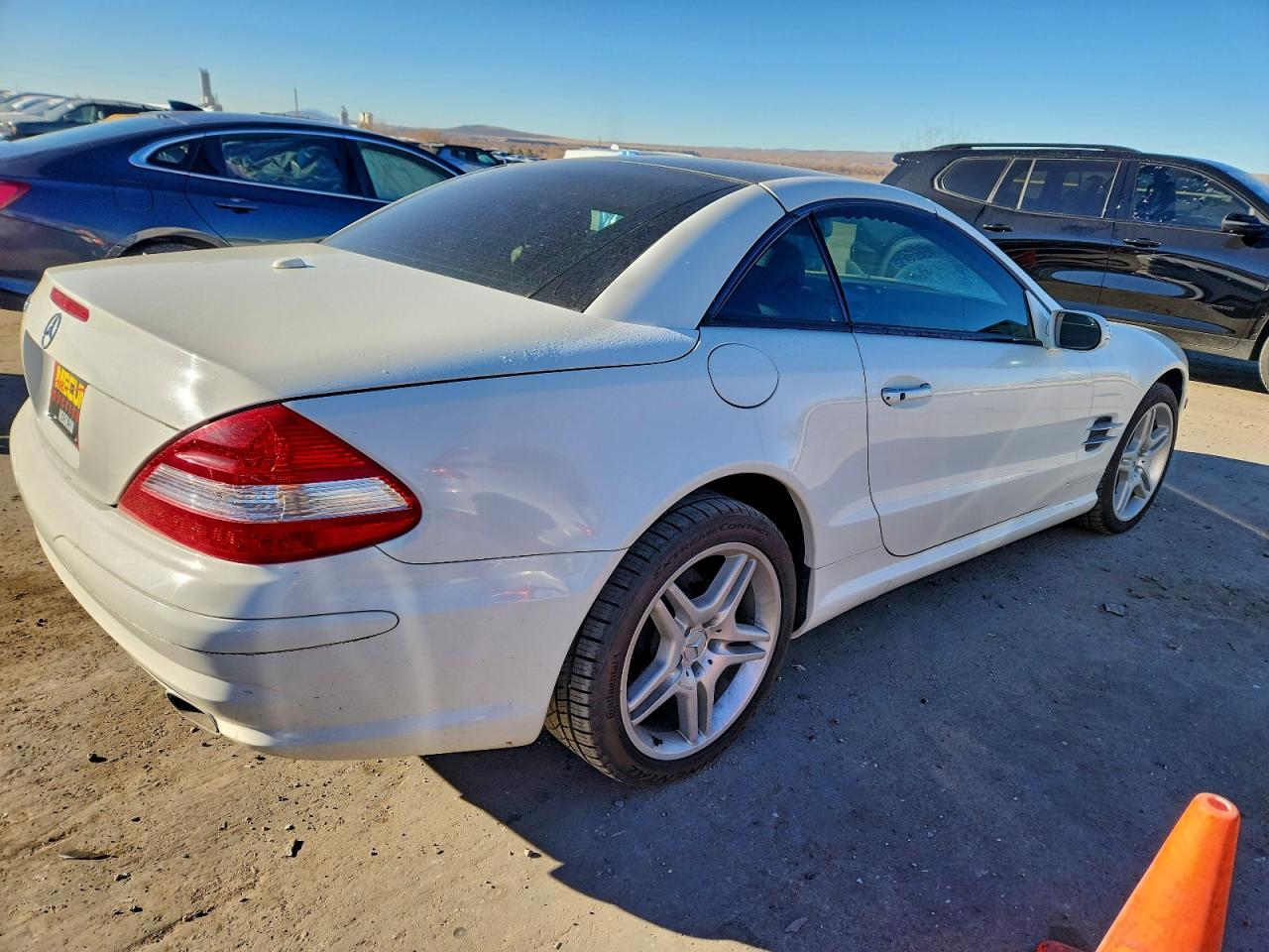 2007 Mercedes-benz Sl 550 White vin: WDBSK71F27F132634