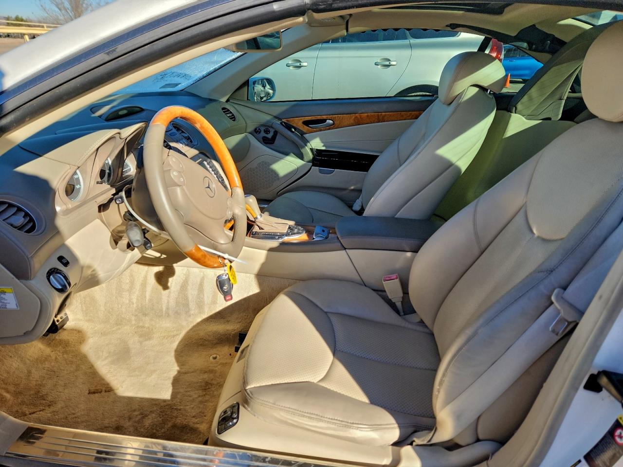 2007 Mercedes-benz Sl 550 White vin: WDBSK71F27F132634