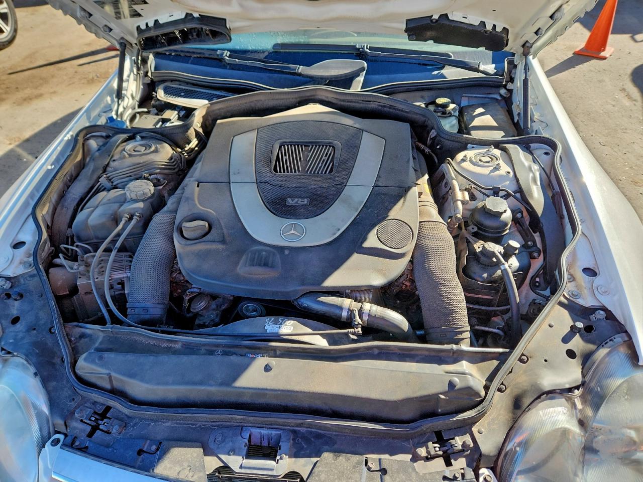 2007 Mercedes-benz Sl 550 White vin: WDBSK71F27F132634