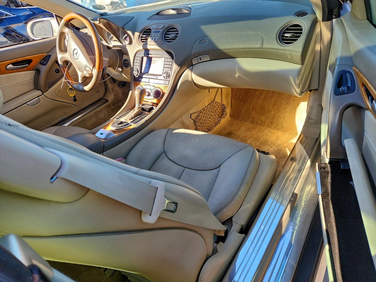 2007 Mercedes-benz Sl 550 White vin: WDBSK71F27F132634