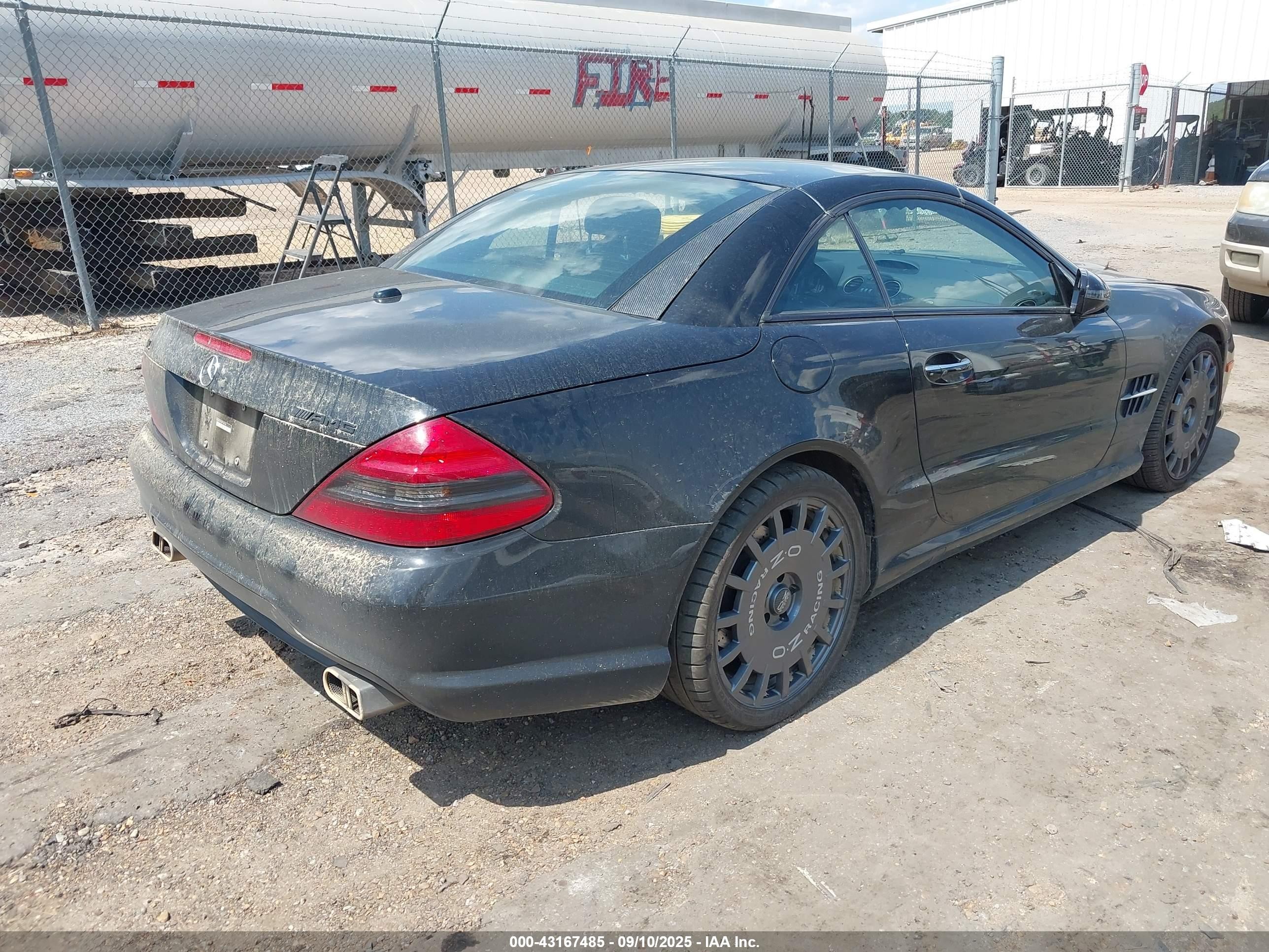 2009 Mercedes-benz Sl 550   Black vin: WDBSK71F29F145760