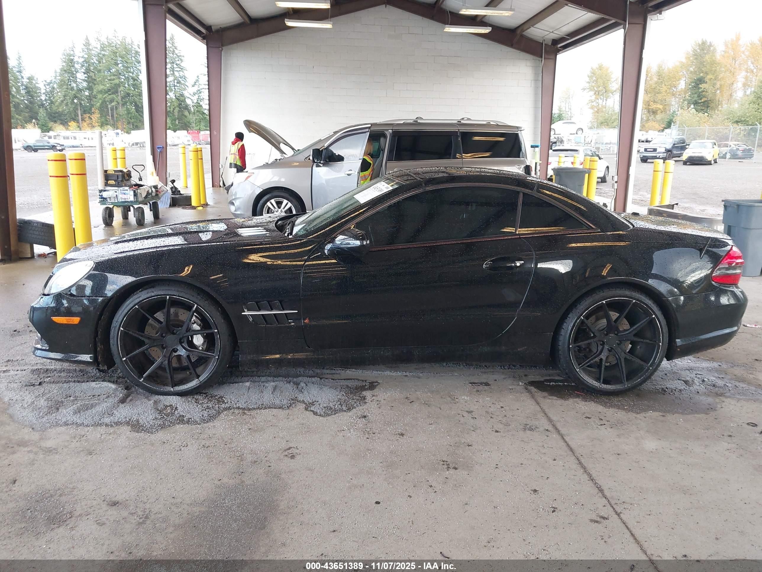2009 Mercedes-benz Sl 550   Black vin: WDBSK71F29F147282
