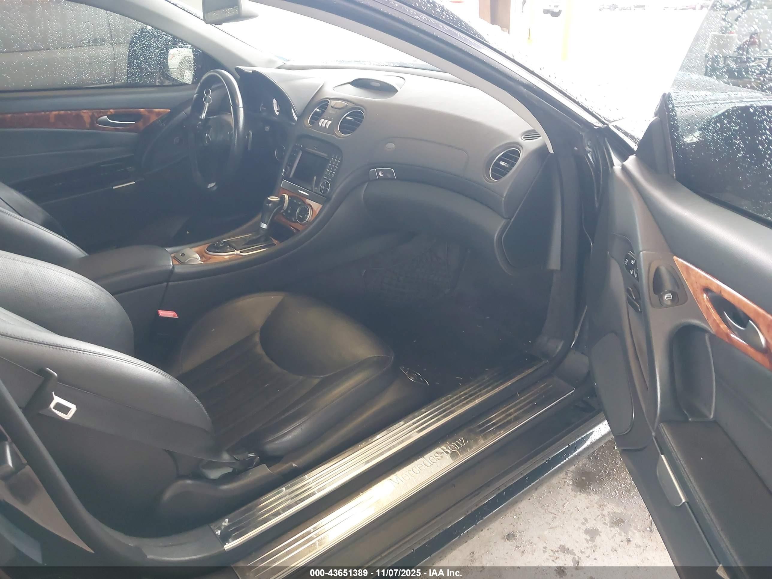 2009 Mercedes-benz Sl 550   Black vin: WDBSK71F29F147282
