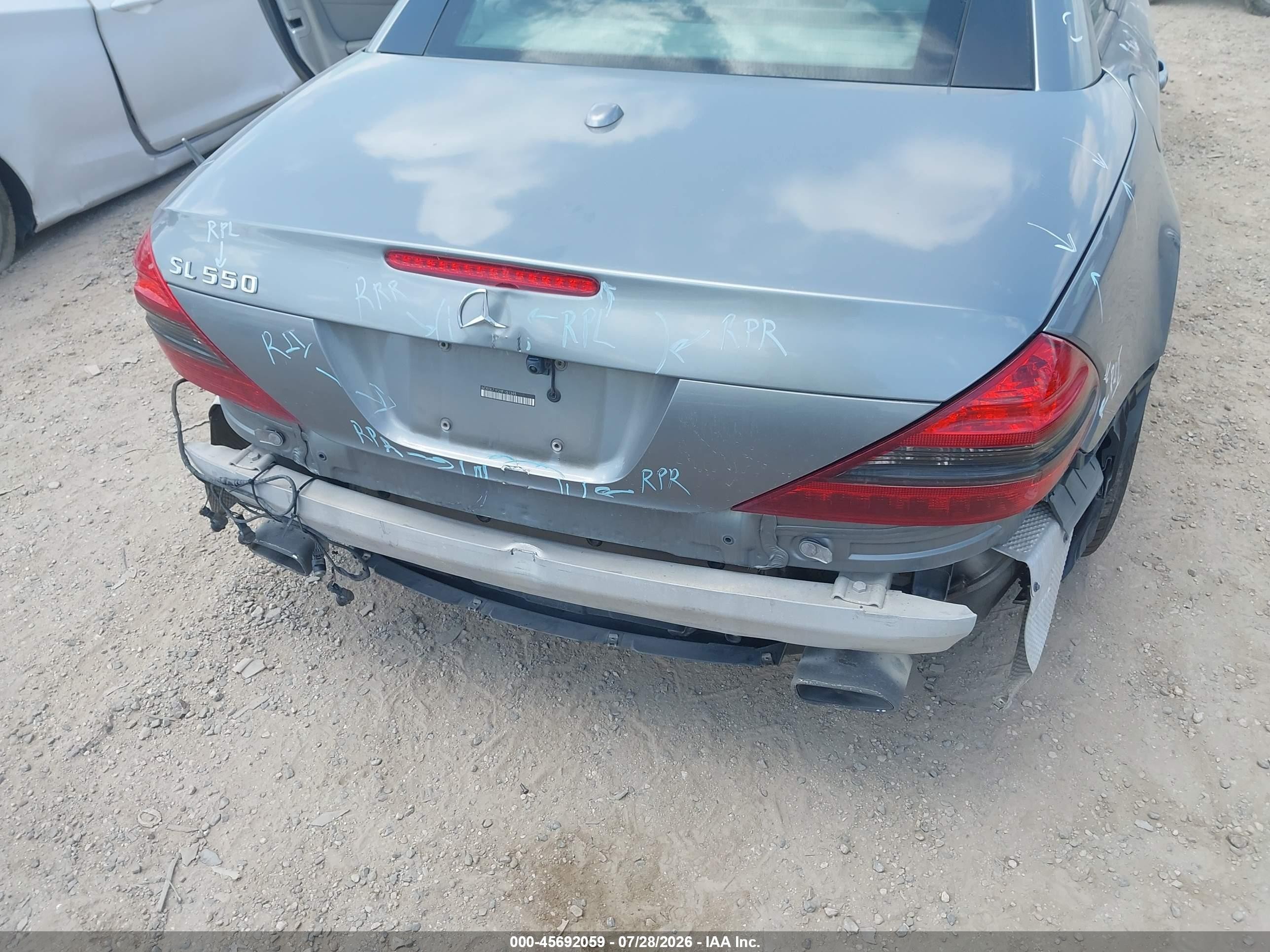 2009 Mercedes-benz Sl 550   Silver vin: WDBSK71F29F151395