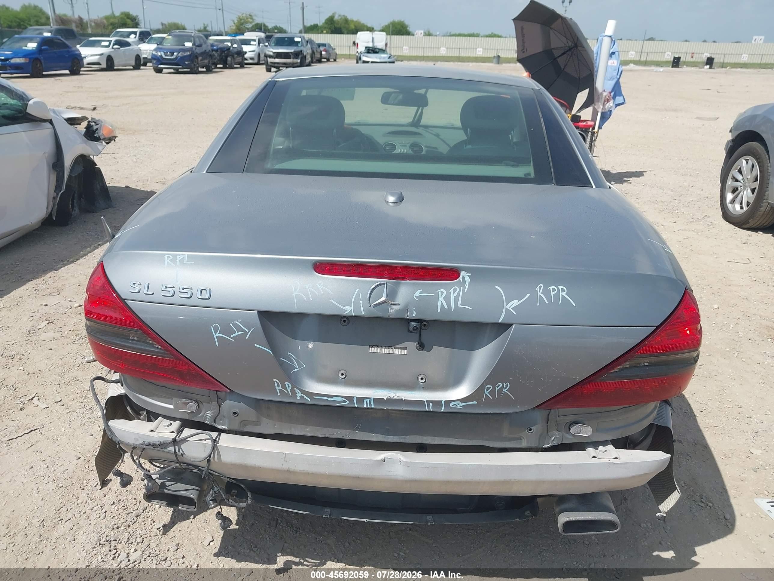 2009 Mercedes-benz Sl 550   Silver vin: WDBSK71F29F151395