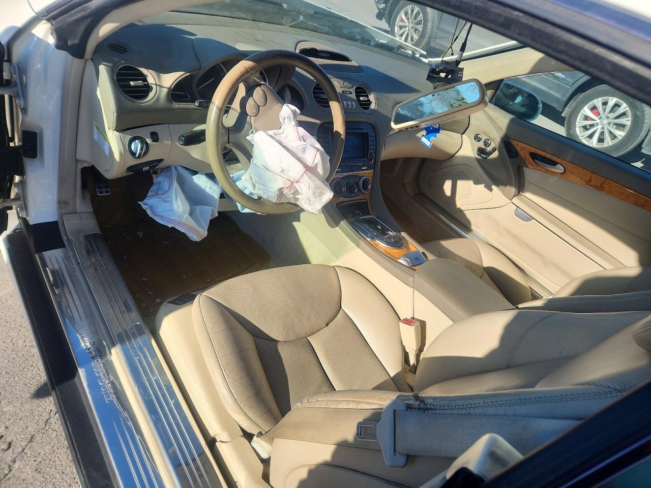 2007 Mercedes-benz Sl 550 White vin: WDBSK71F37F123215