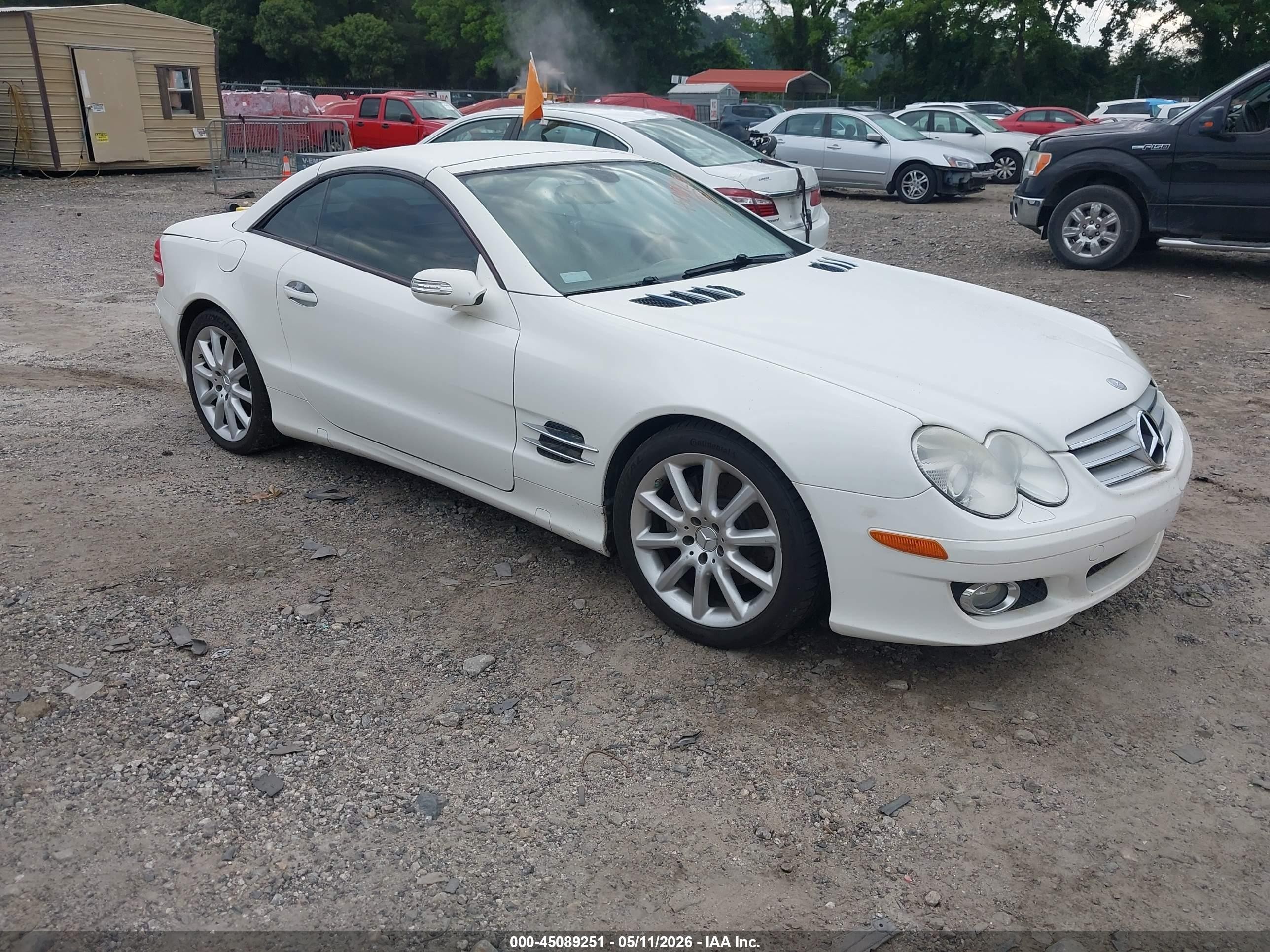 2007 Mercedes-benz Sl 550   White vin: WDBSK71F37F127507