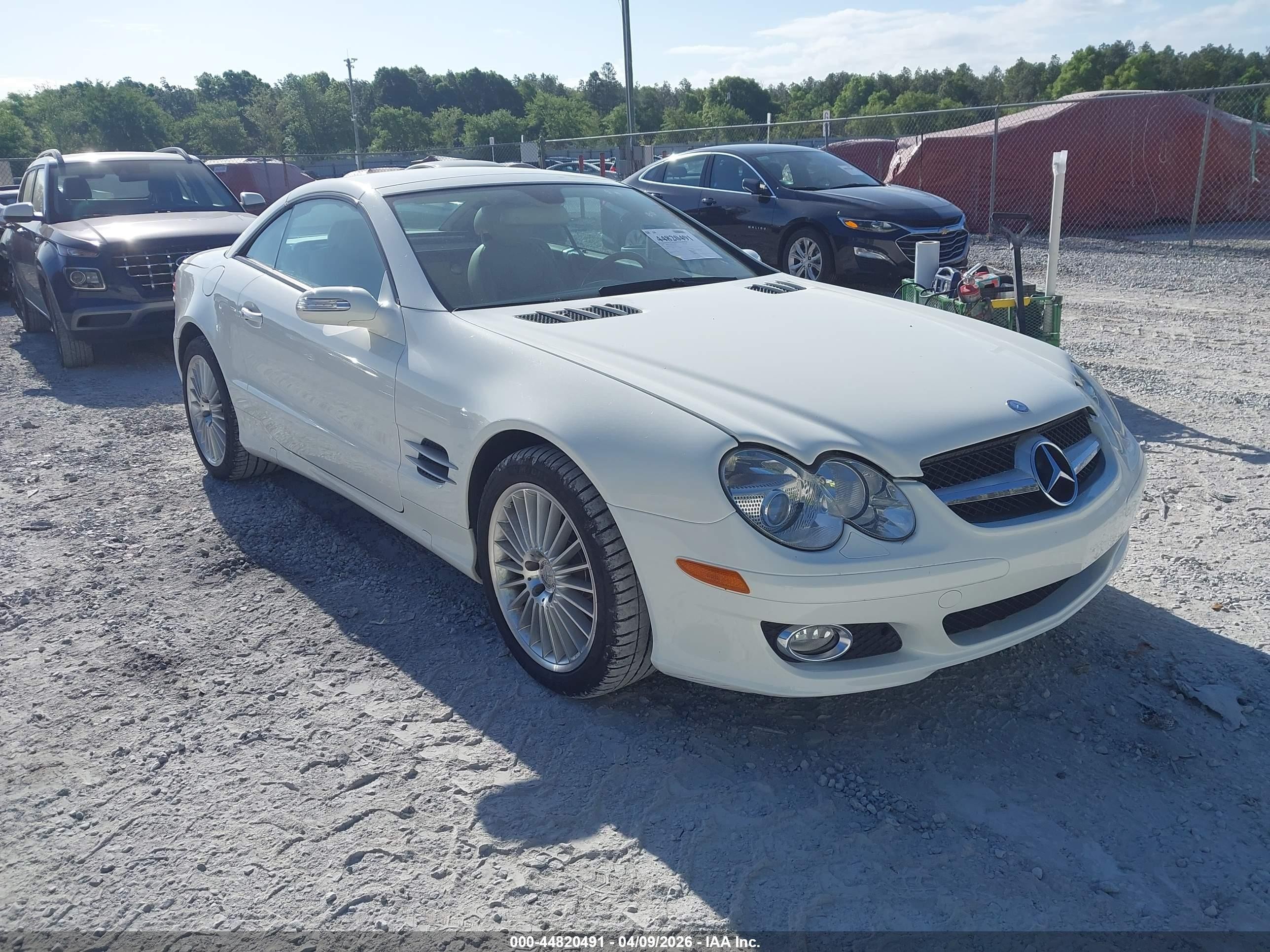 2007 Mercedes-benz Sl 550   White vin: WDBSK71F37F128706