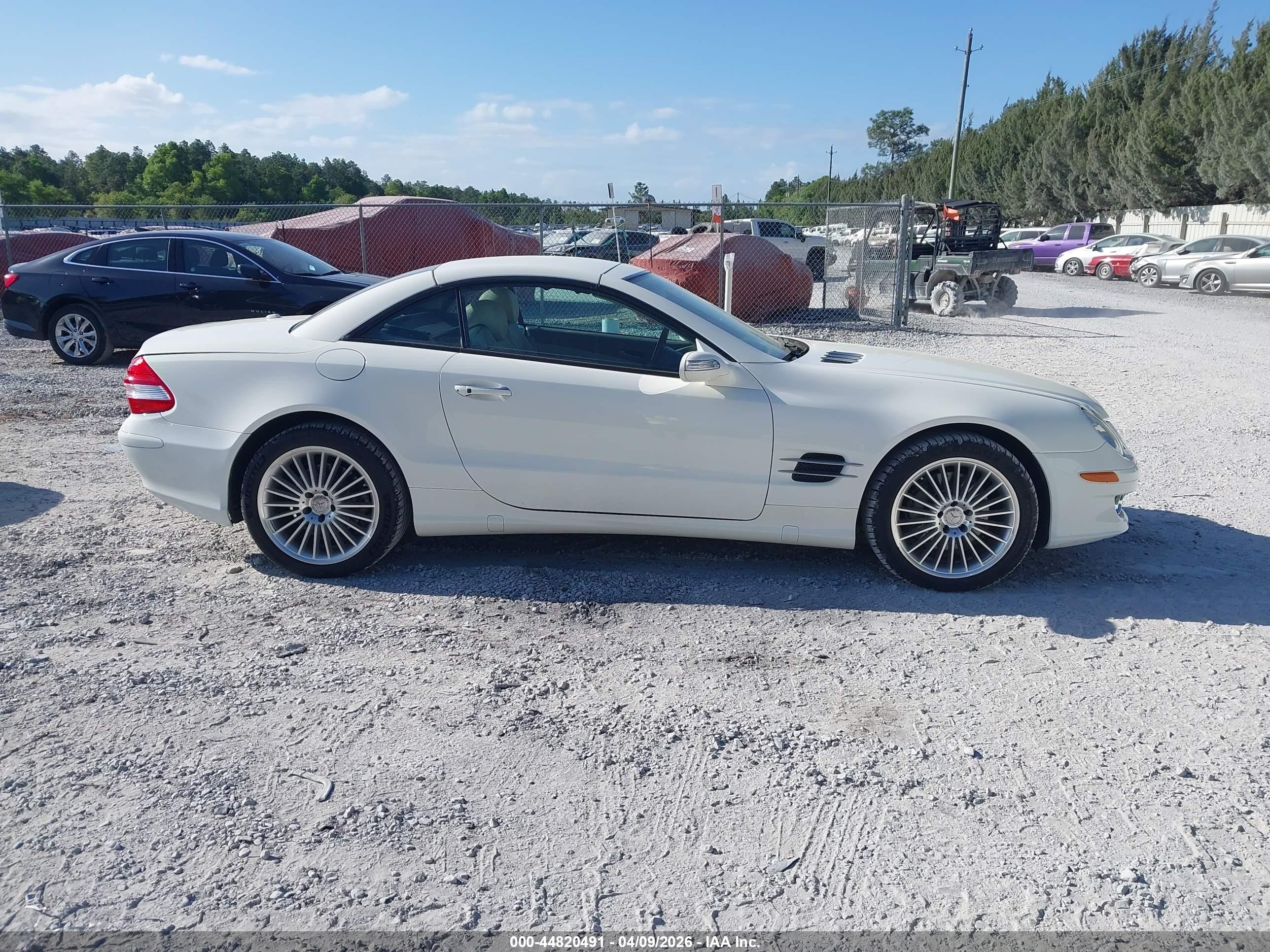 2007 Mercedes-benz Sl 550   White vin: WDBSK71F37F128706
