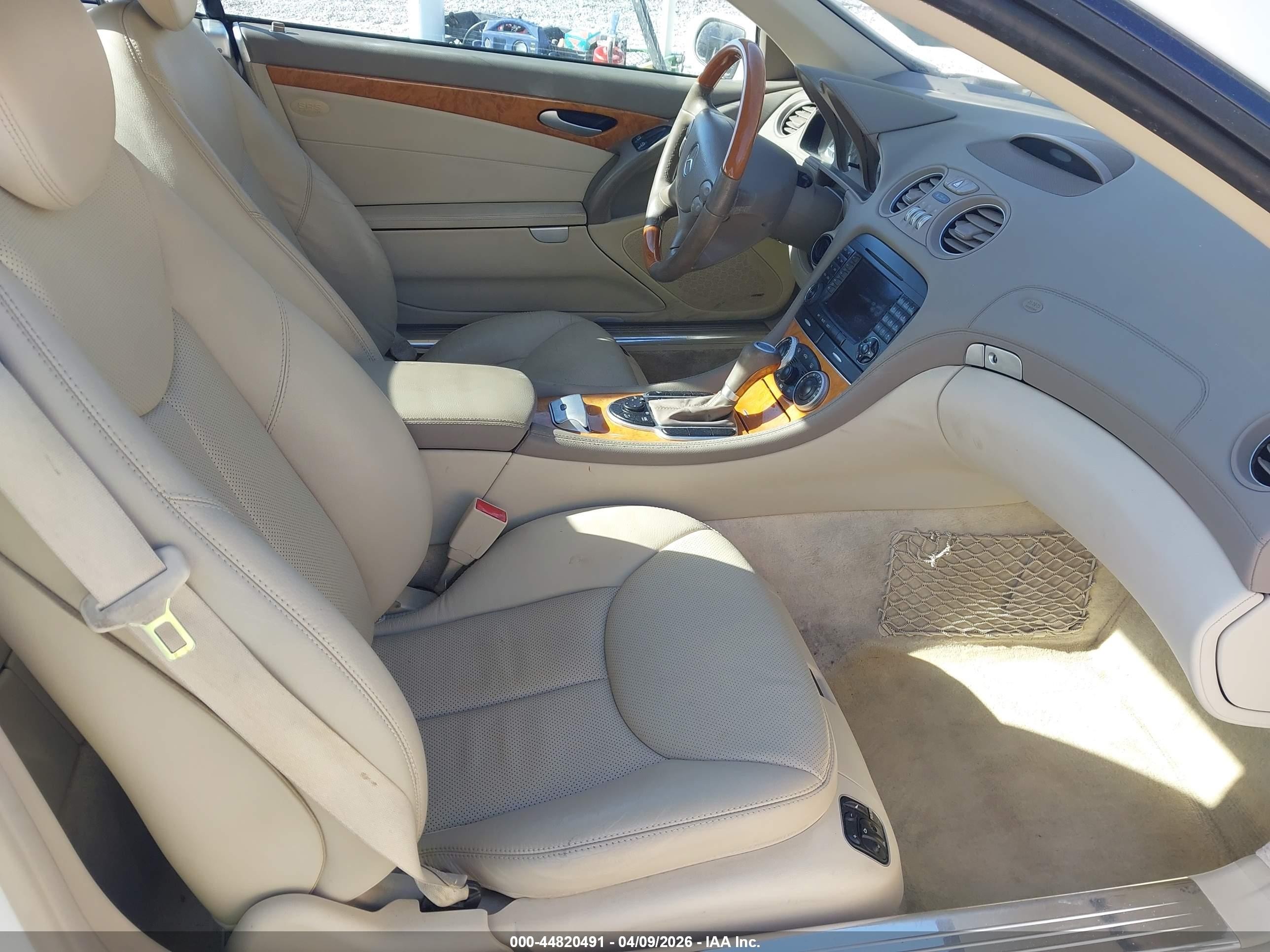 2007 Mercedes-benz Sl 550   White vin: WDBSK71F37F128706