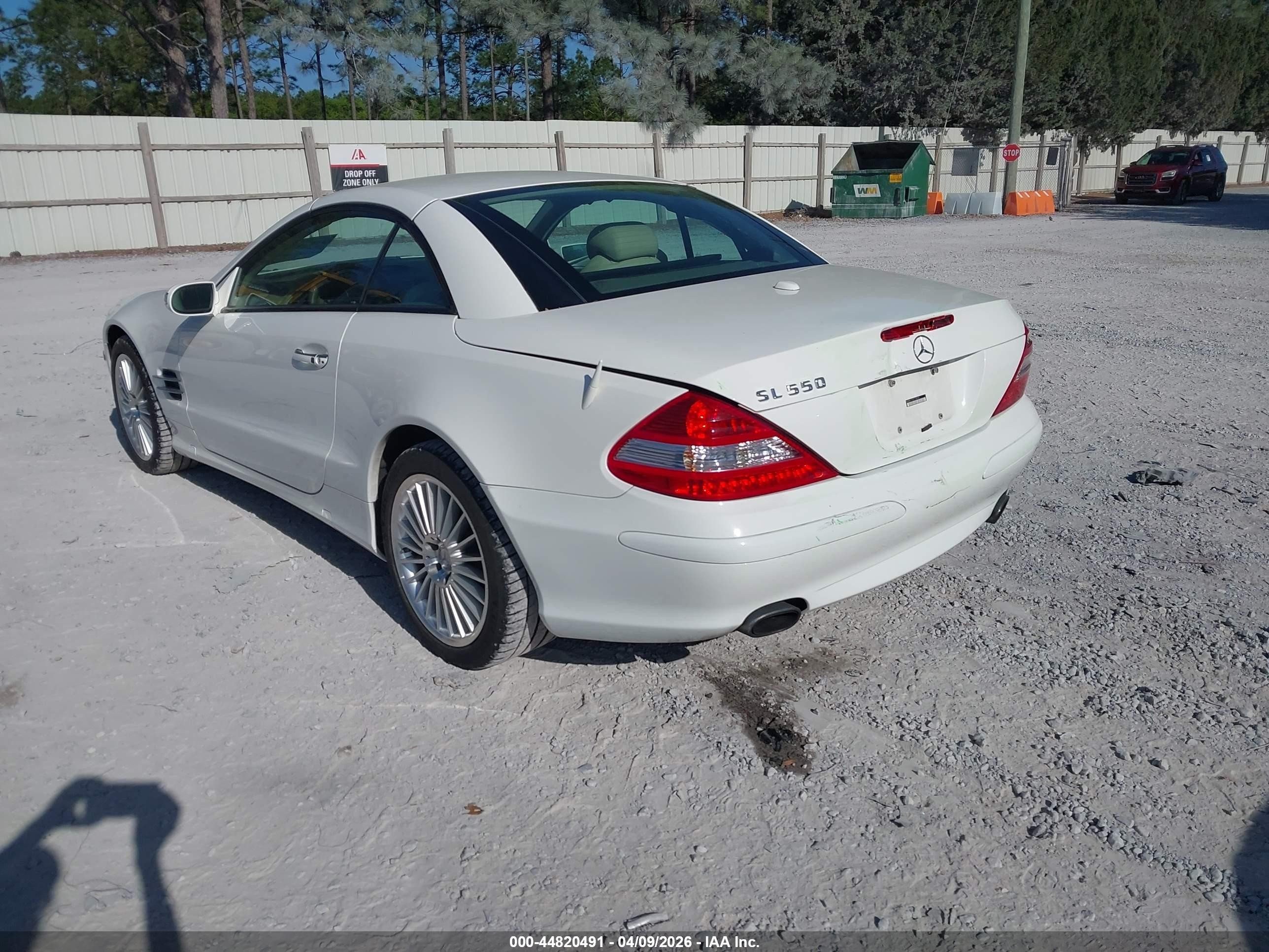 2007 Mercedes-benz Sl 550   White vin: WDBSK71F37F128706