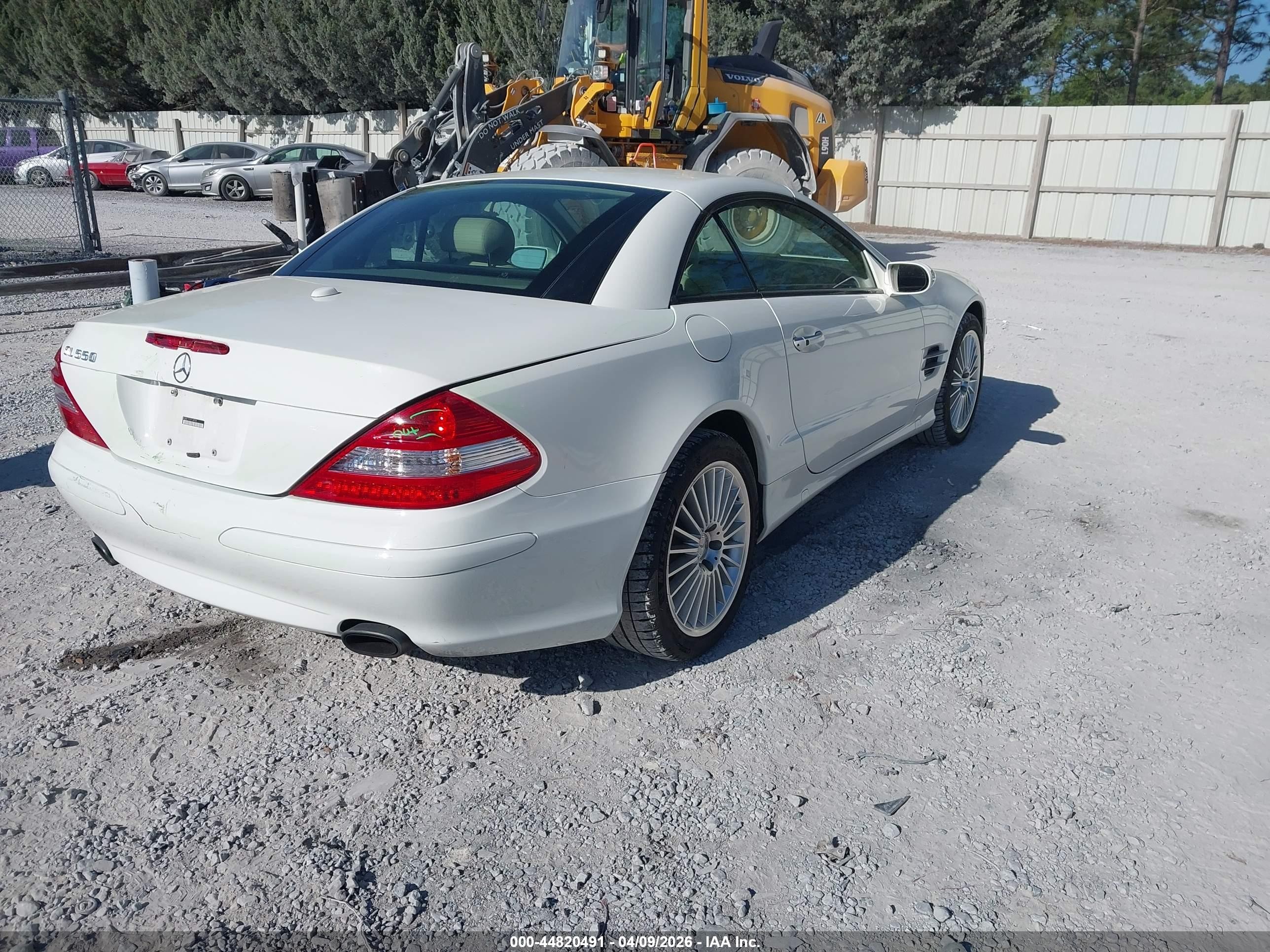 2007 Mercedes-benz Sl 550   White vin: WDBSK71F37F128706