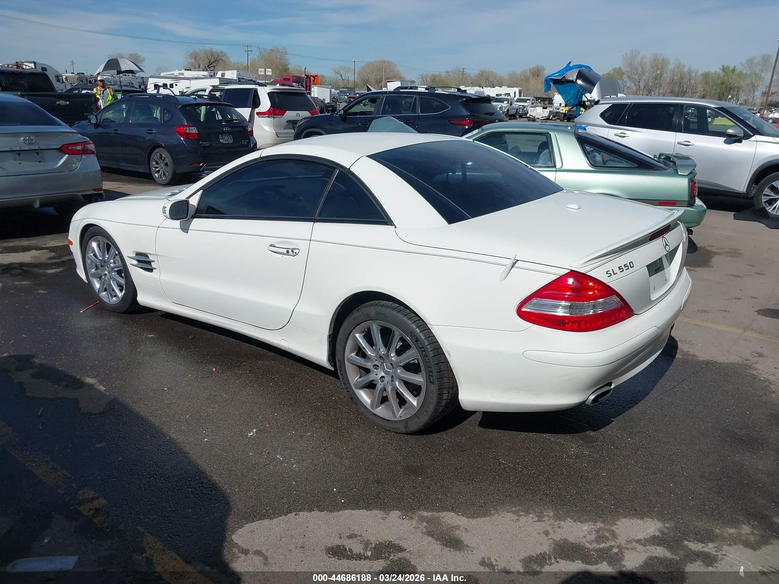 2007 Mercedes-benz Sl 550   White vin: WDBSK71F37F129371