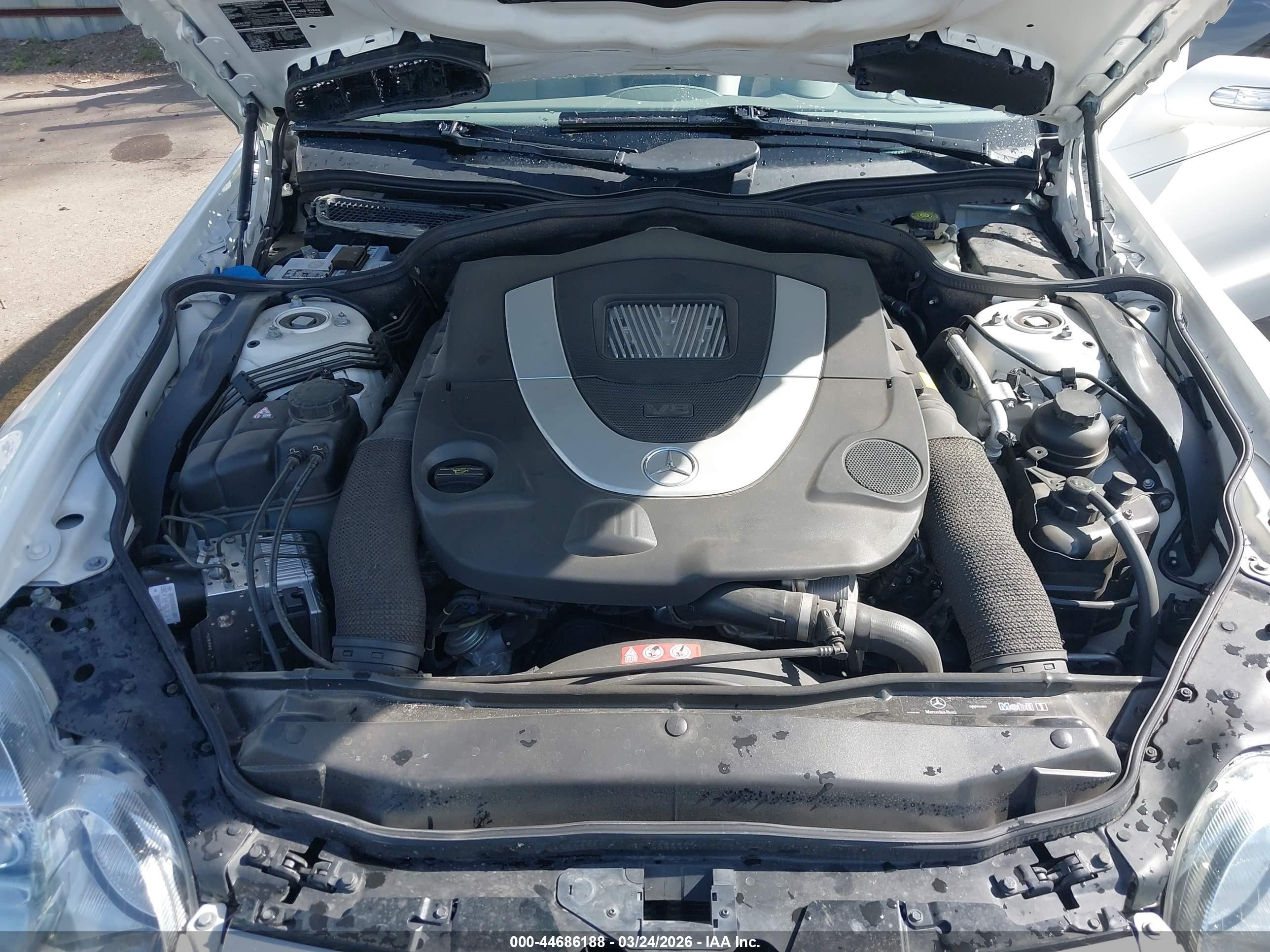2007 Mercedes-benz Sl 550   White vin: WDBSK71F37F129371