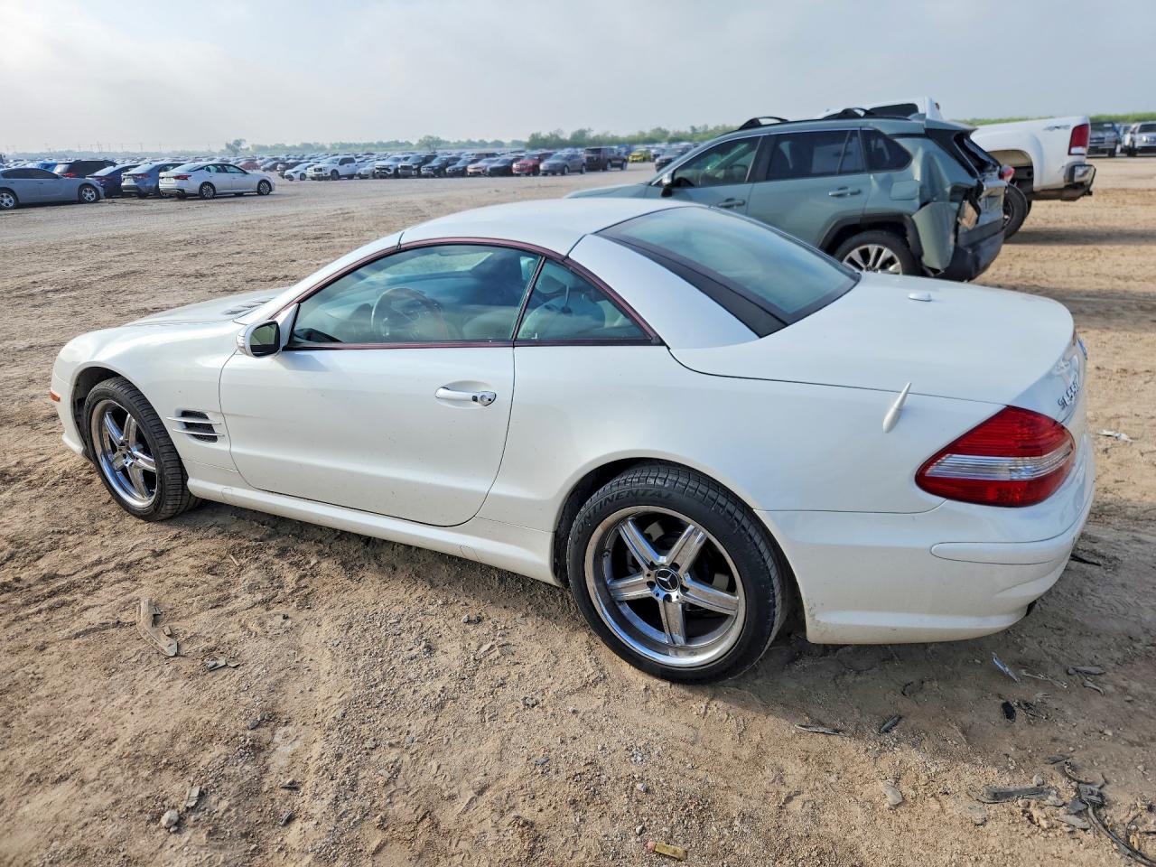 2007 Mercedes-benz Sl 550 White vin: WDBSK71F37F129421