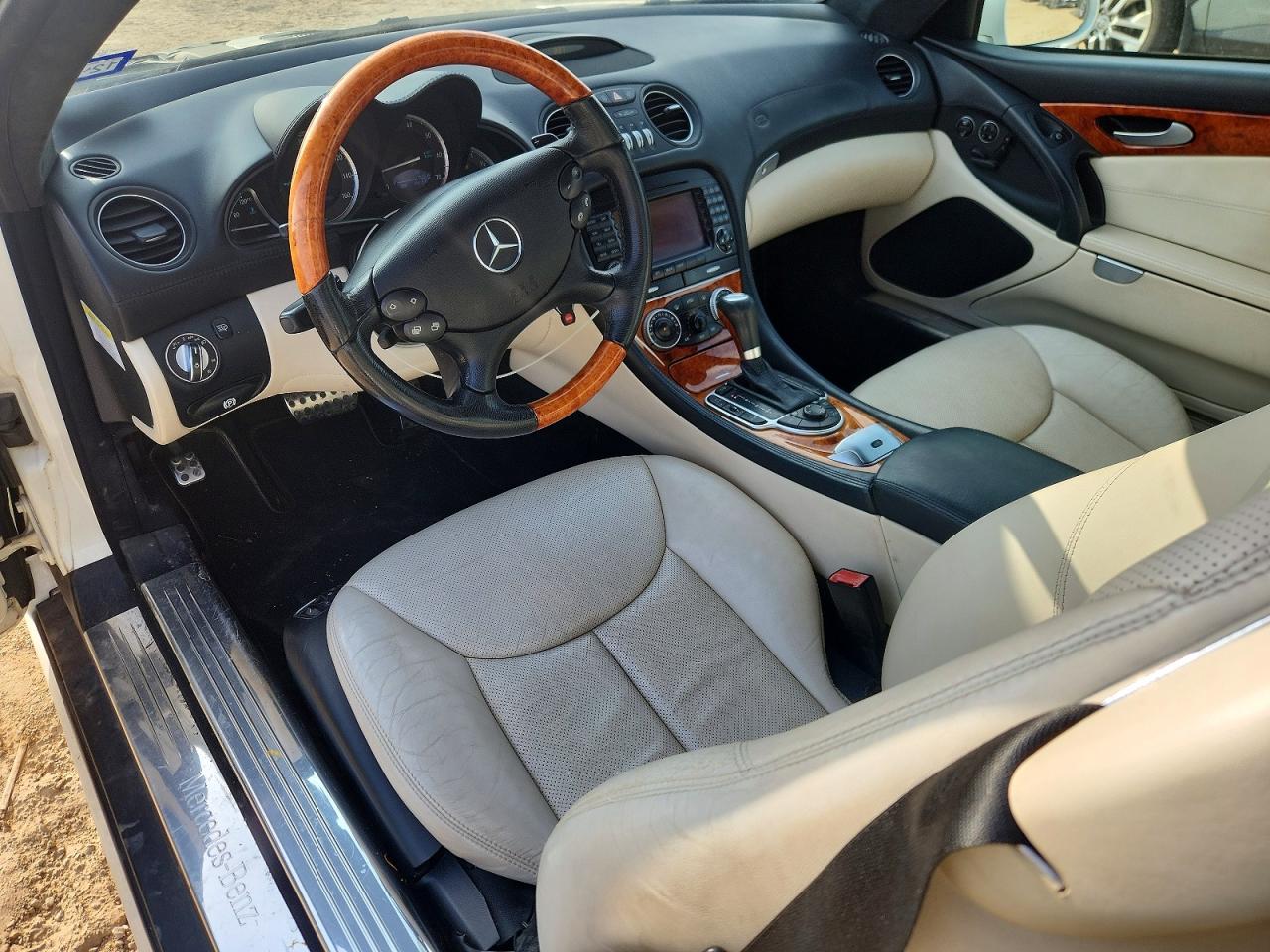 2007 Mercedes-benz Sl 550 White vin: WDBSK71F37F129421