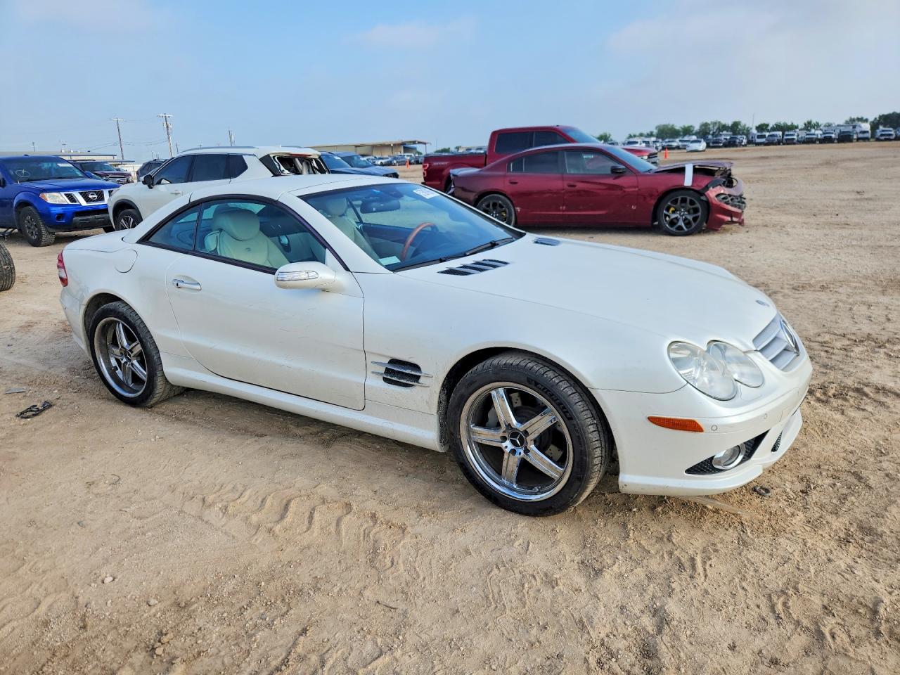 2007 Mercedes-benz Sl 550 White vin: WDBSK71F37F129421