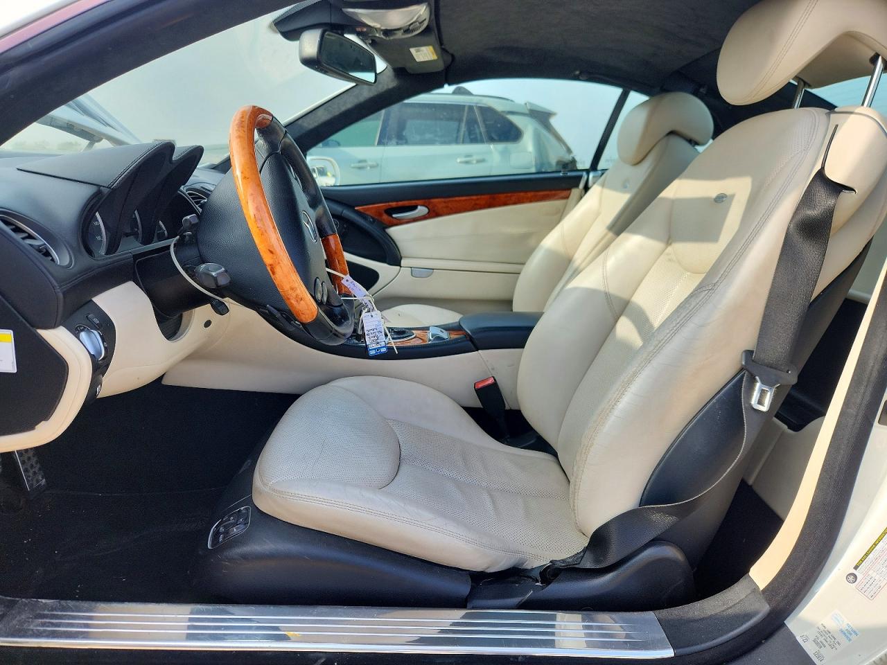 2007 Mercedes-benz Sl 550 White vin: WDBSK71F37F129421