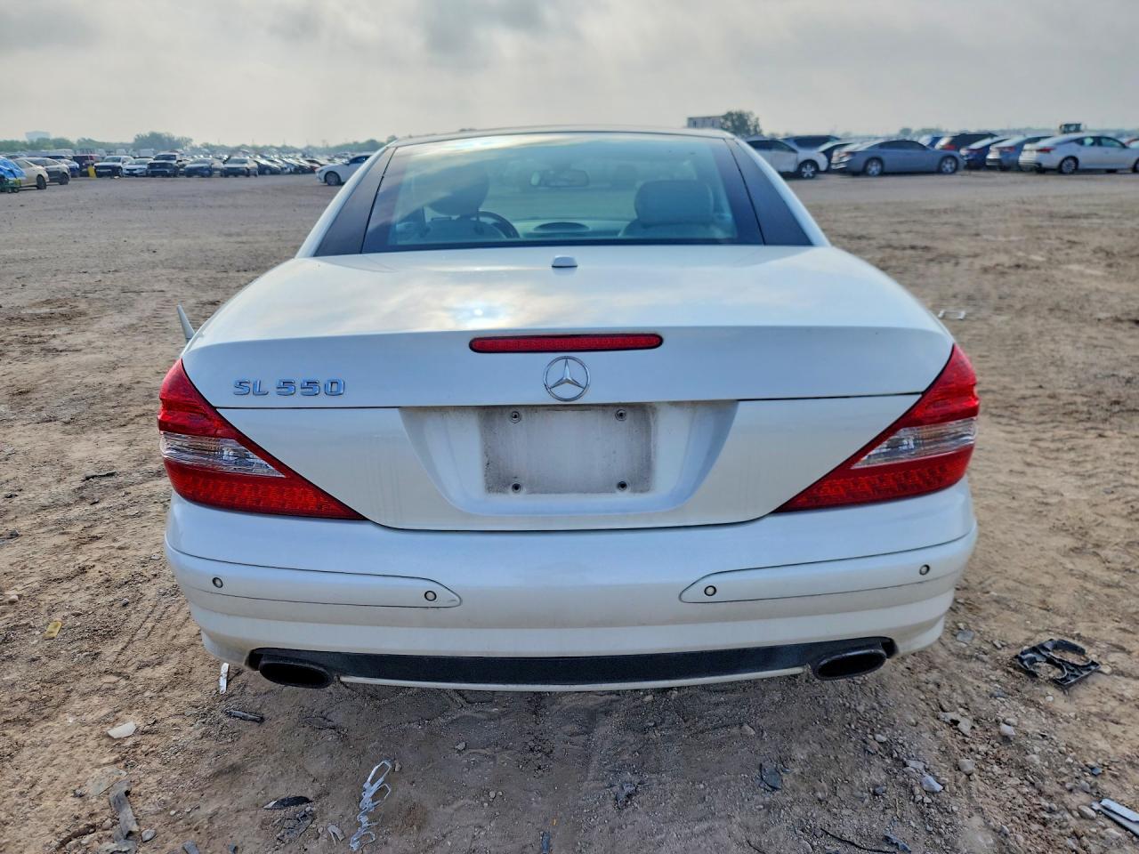 2007 Mercedes-benz Sl 550 White vin: WDBSK71F37F129421
