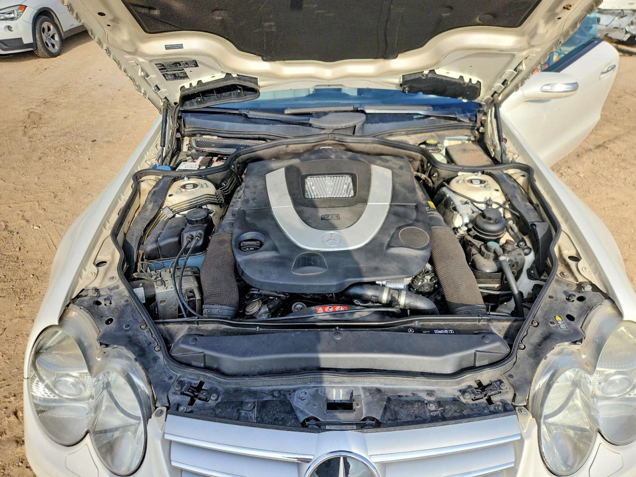 2007 Mercedes-benz Sl 550 White vin: WDBSK71F37F129421