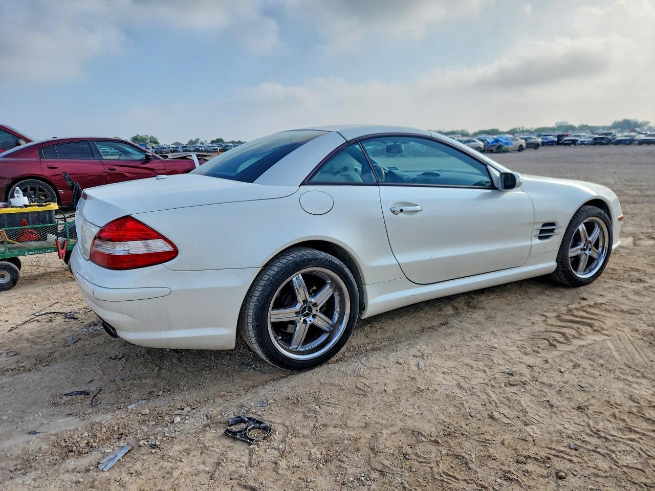 2007 Mercedes-benz Sl 550 White vin: WDBSK71F37F129421