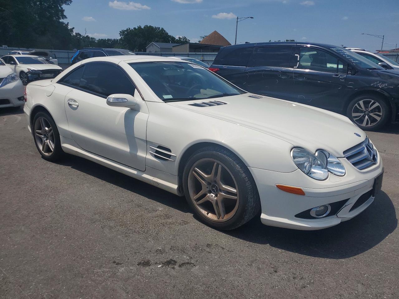 2007 Mercedes-benz Sl 550 White vin: WDBSK71F37F130133