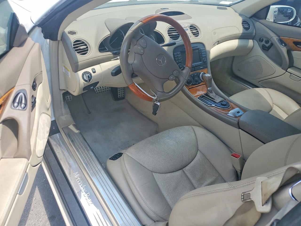 2007 Mercedes-benz Sl 550 White vin: WDBSK71F37F130133